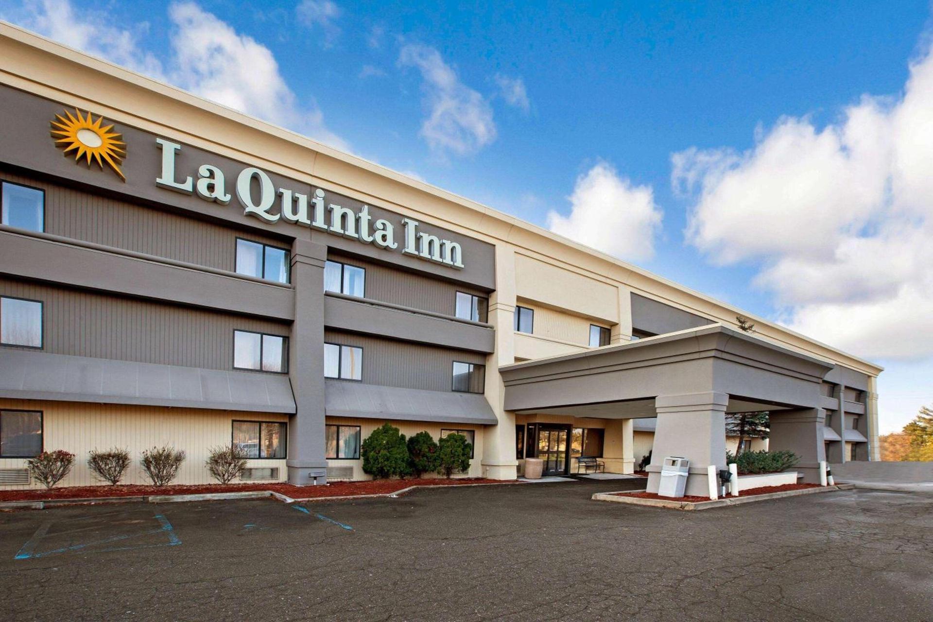 La Quinta Inn by Wyndham Detroit Canton photo 4