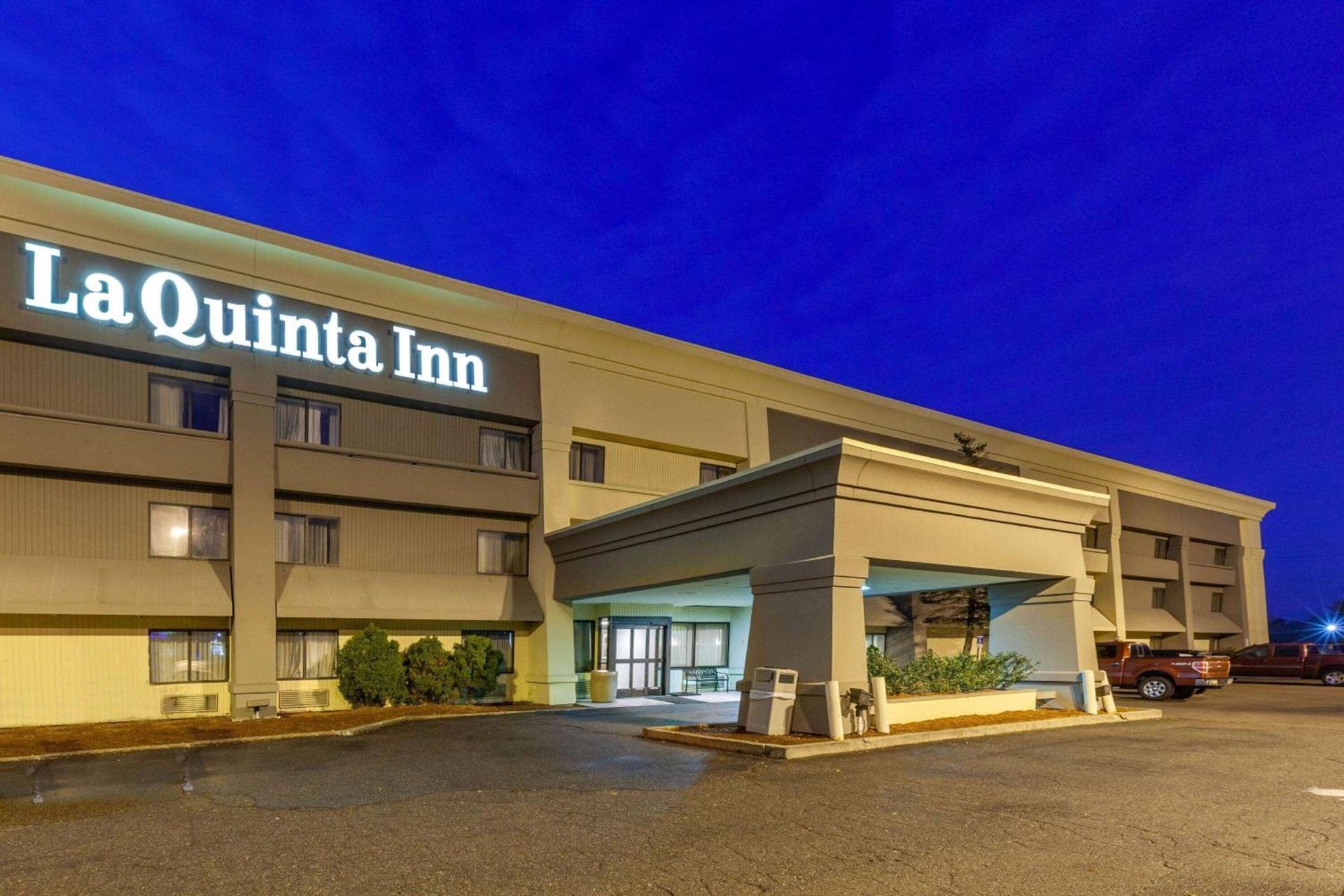 La Quinta Inn by Wyndham Detroit Canton photo 5