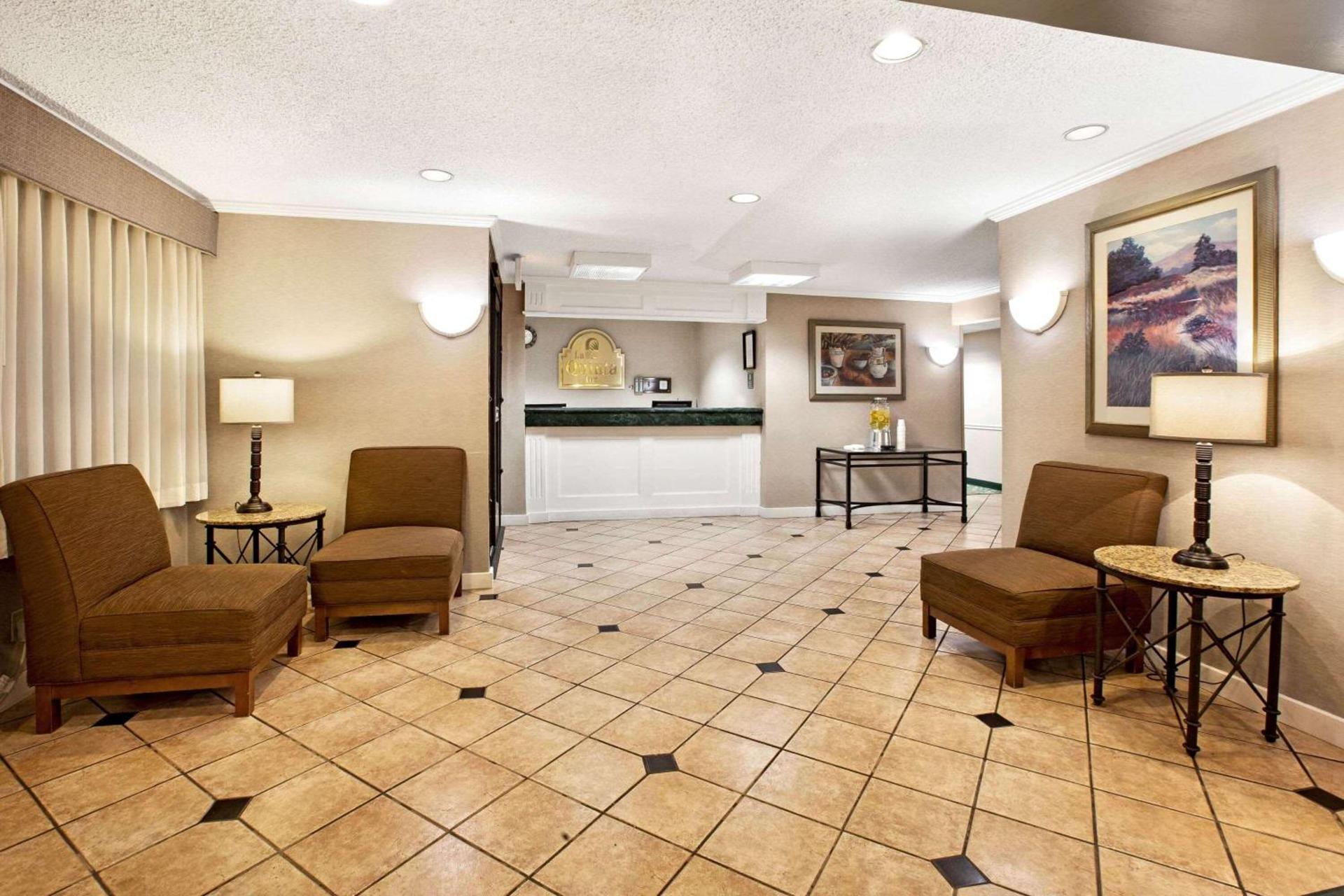 La Quinta Inn by Wyndham Detroit Canton photo 8