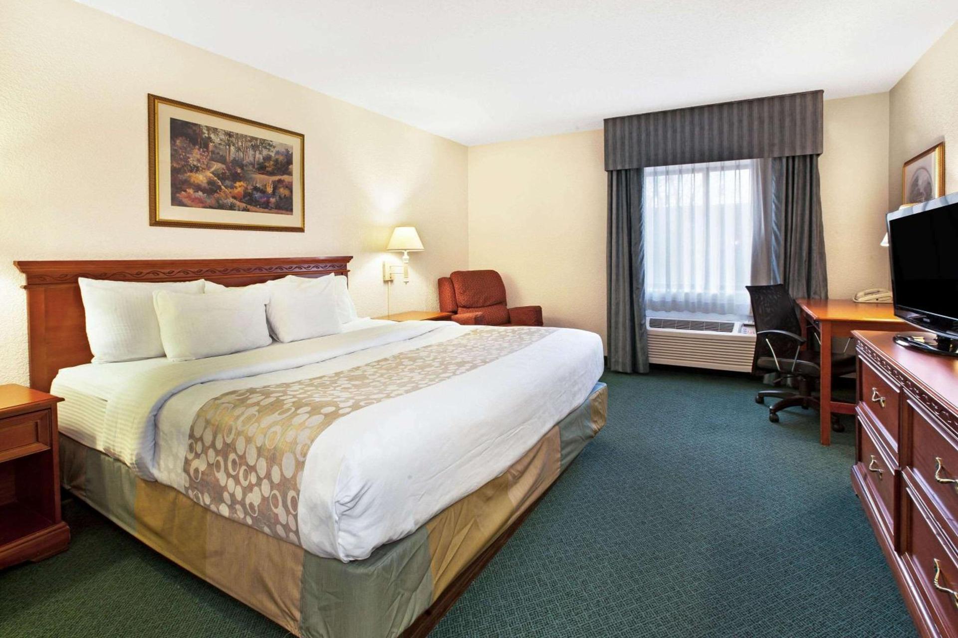 La Quinta Inn by Wyndham Detroit Canton photo 15