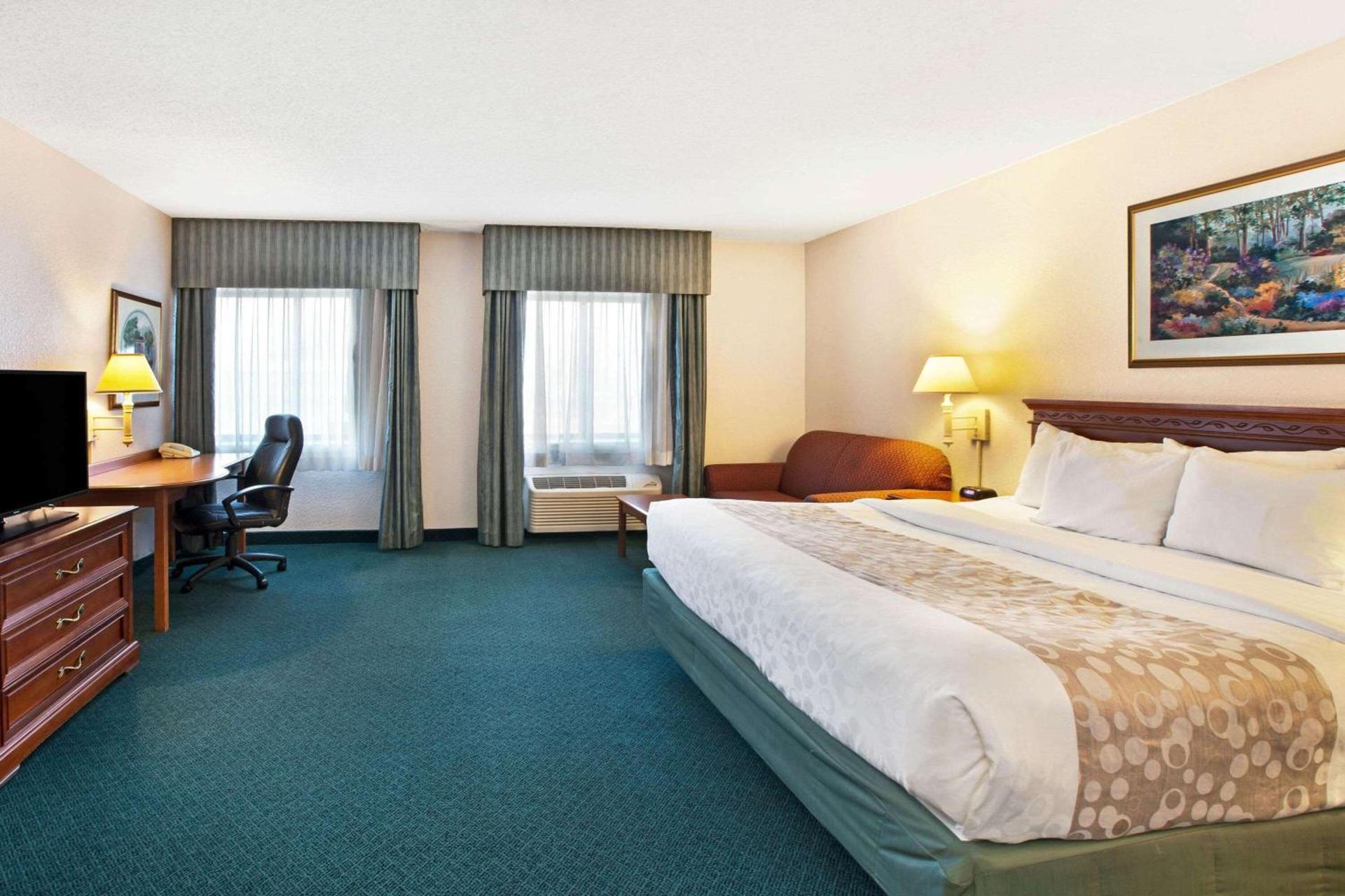 La Quinta Inn by Wyndham Detroit Canton photo 17