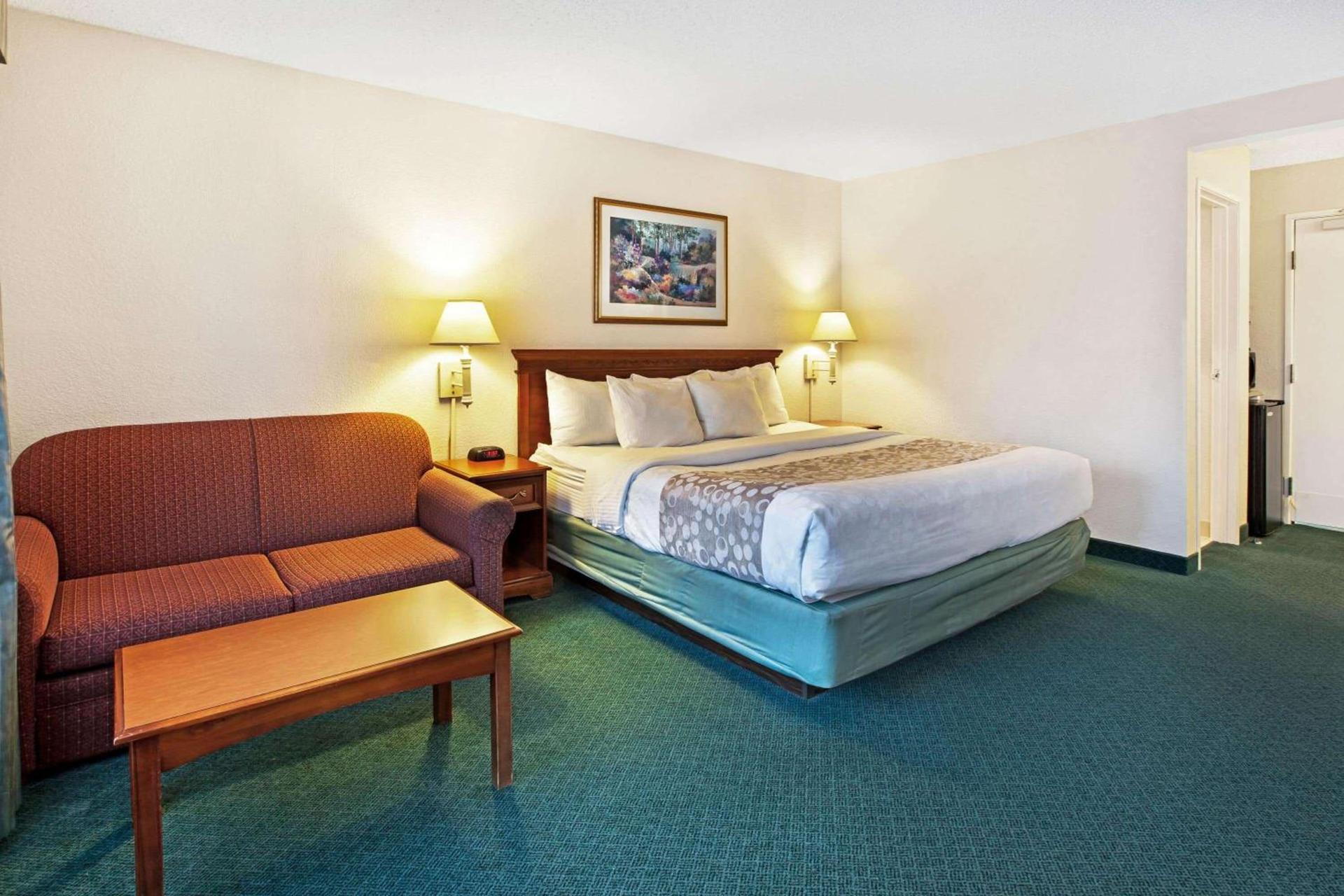 La Quinta Inn by Wyndham Detroit Canton photo 18