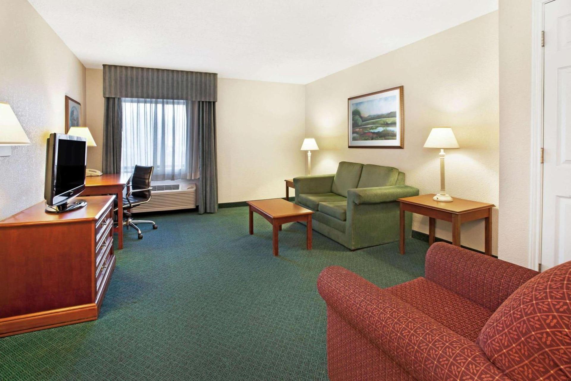 La Quinta Inn by Wyndham Detroit Canton photo 23
