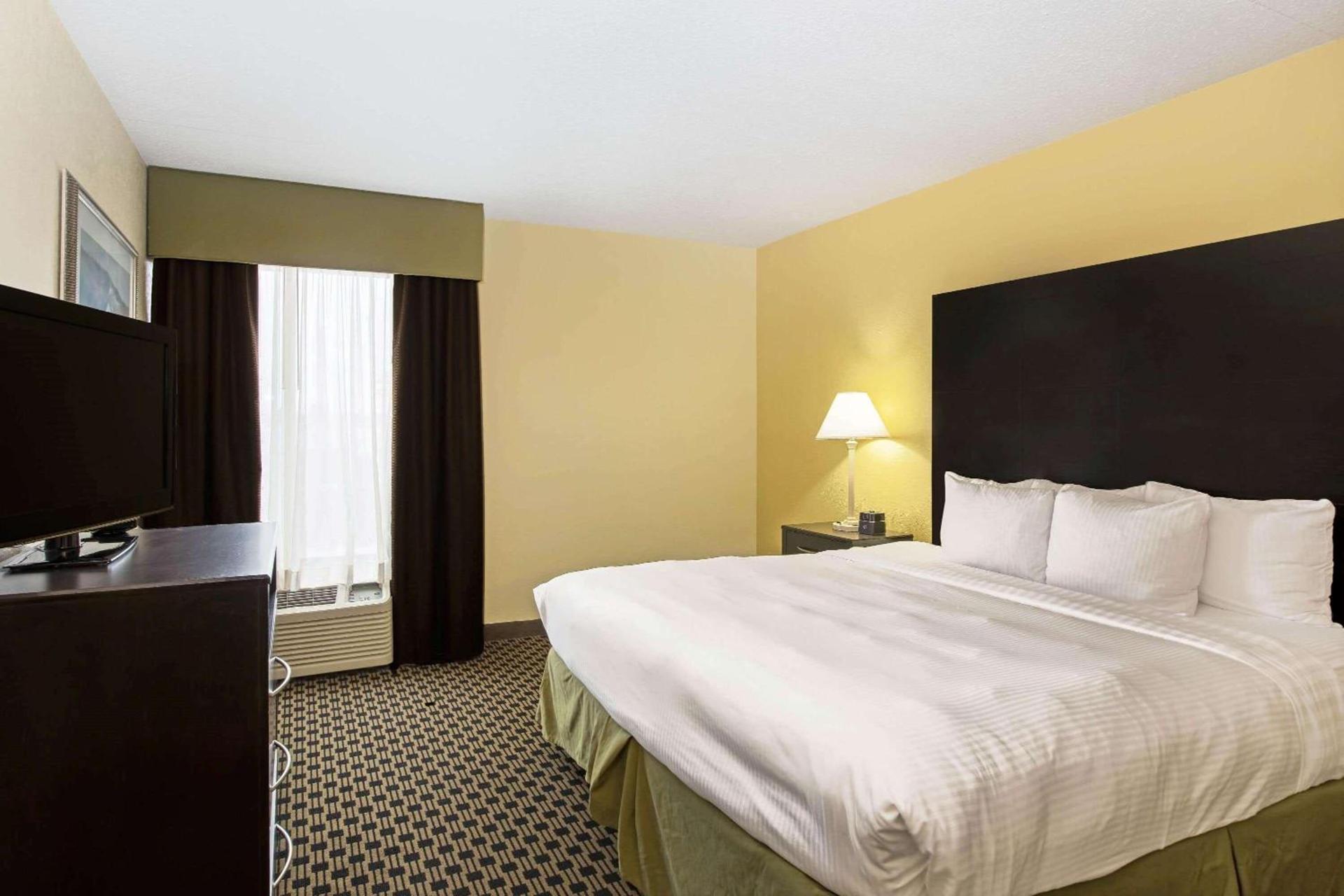 La Quinta by Wyndham Salina photo 34