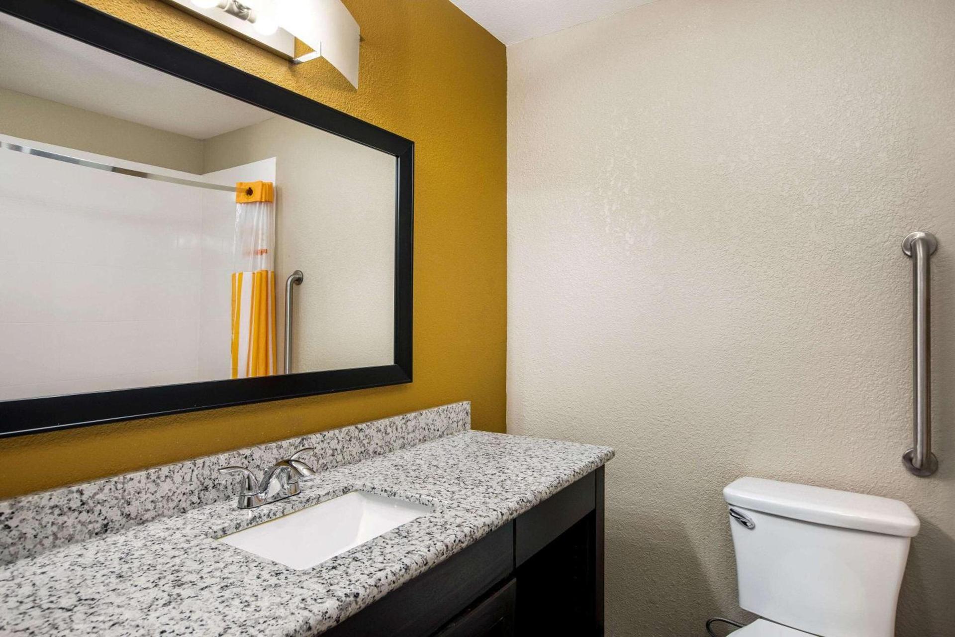 La Quinta by Wyndham Emporia photo 24