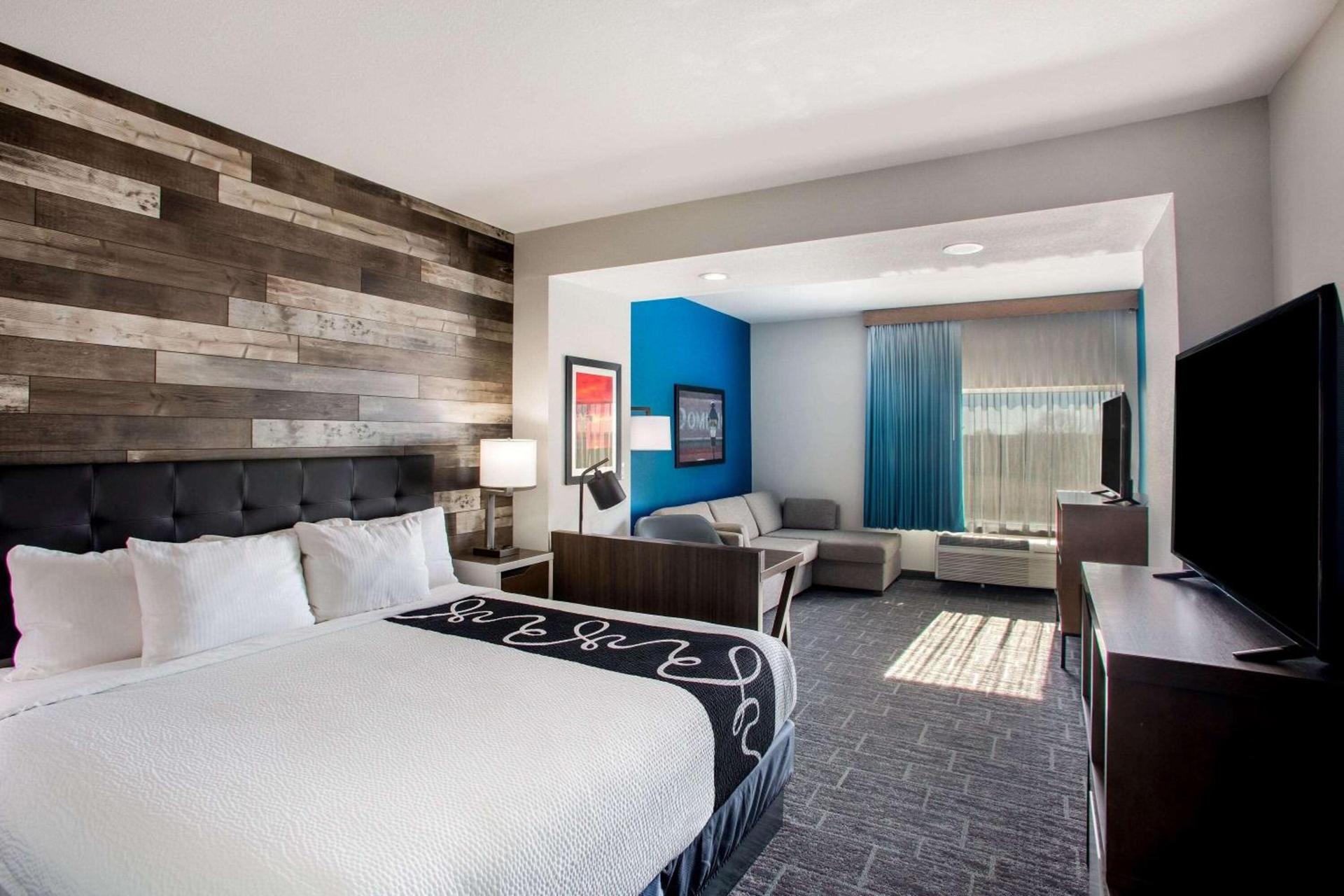La Quinta by Wyndham Pittsburg photo 18