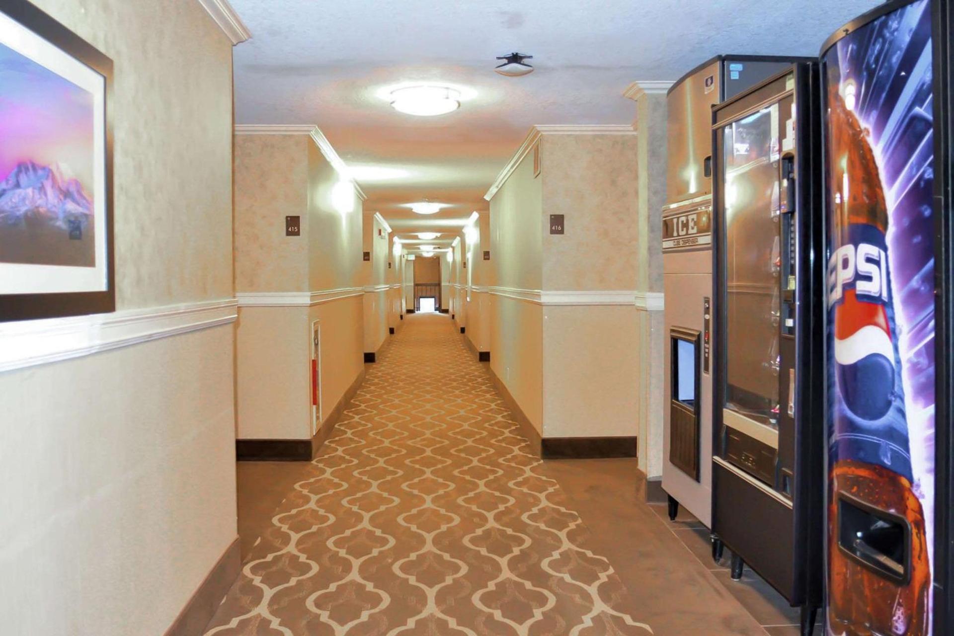 Comfort Inn & Suites Vancouver Downtown City Center photo 12