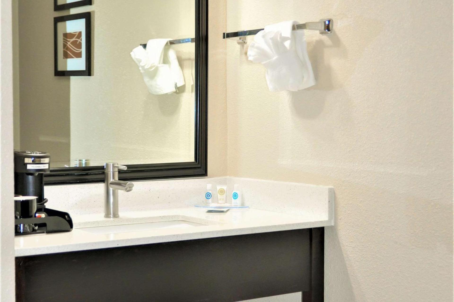 Comfort Inn & Suites Vancouver Downtown City Center photo 24