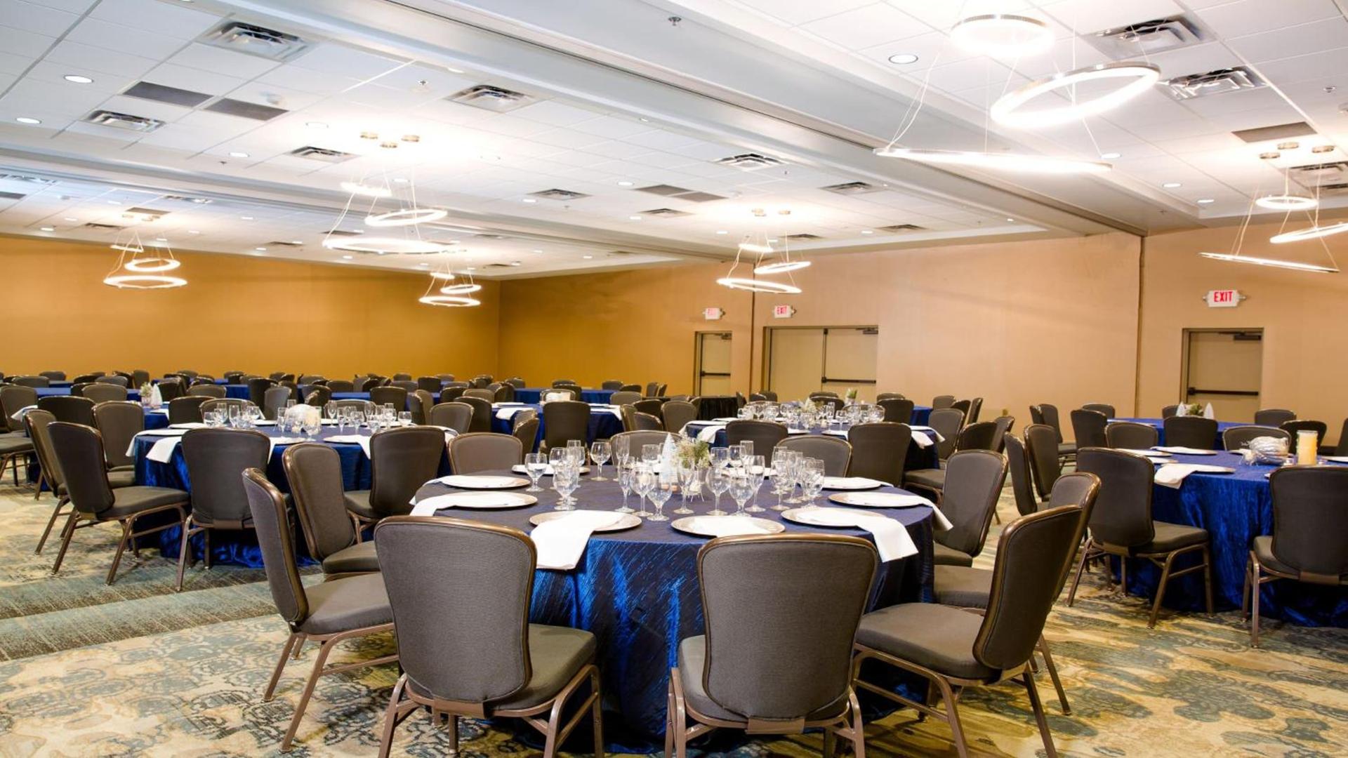Holiday Inn and Suites Phoenix Airport North by IHG photo 24