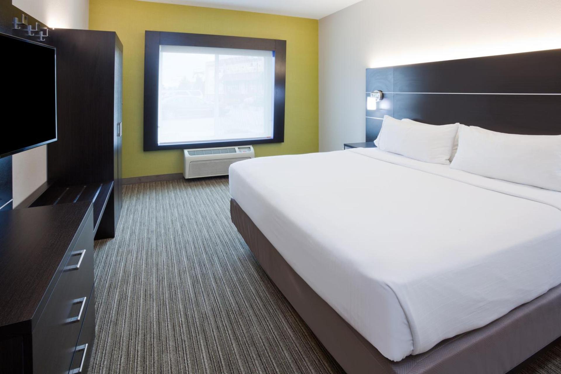 Holiday Inn Express & Suites - Dickinson by IHG photo 7