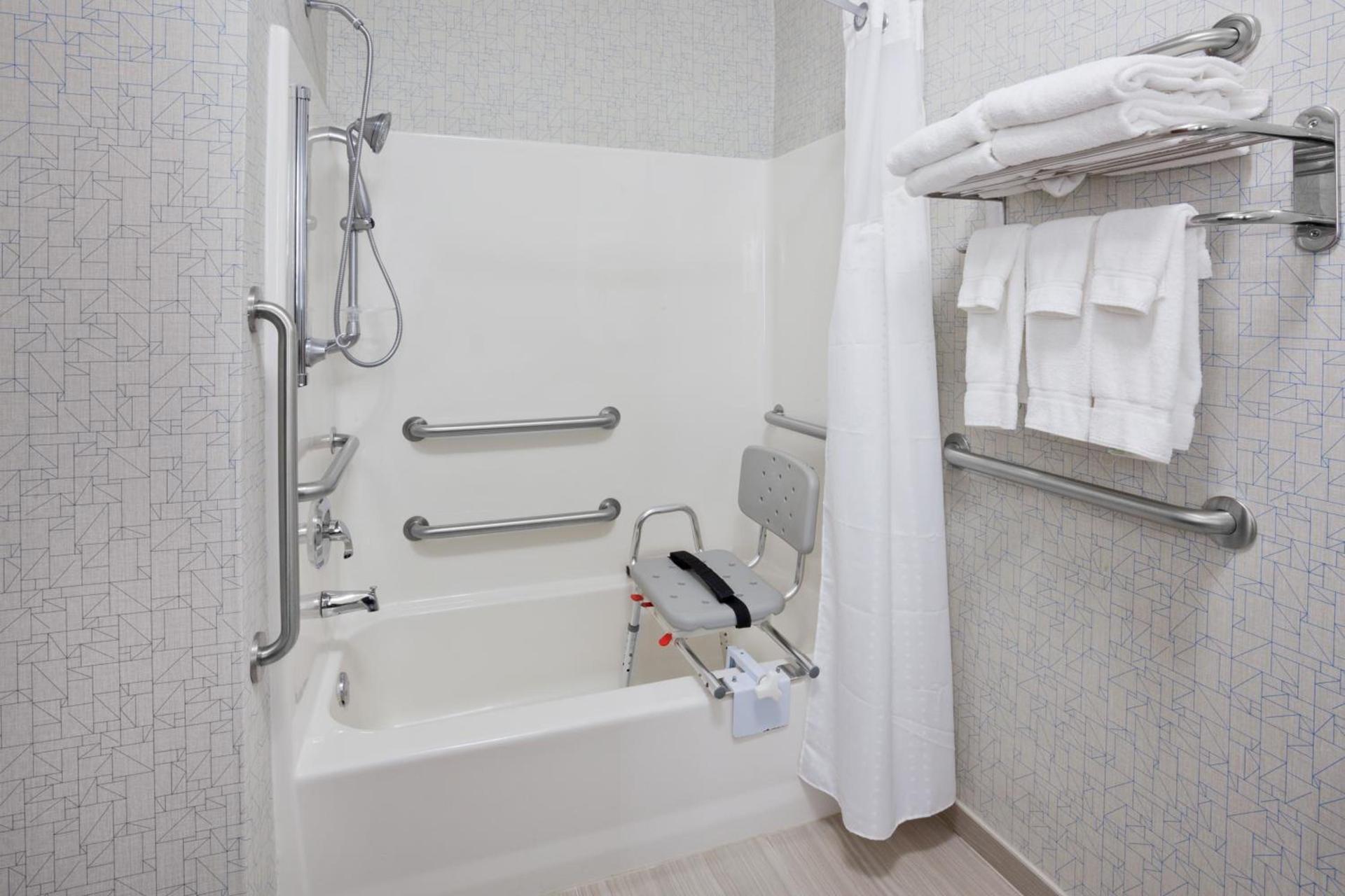 Holiday Inn Express & Suites - Dickinson by IHG photo 9