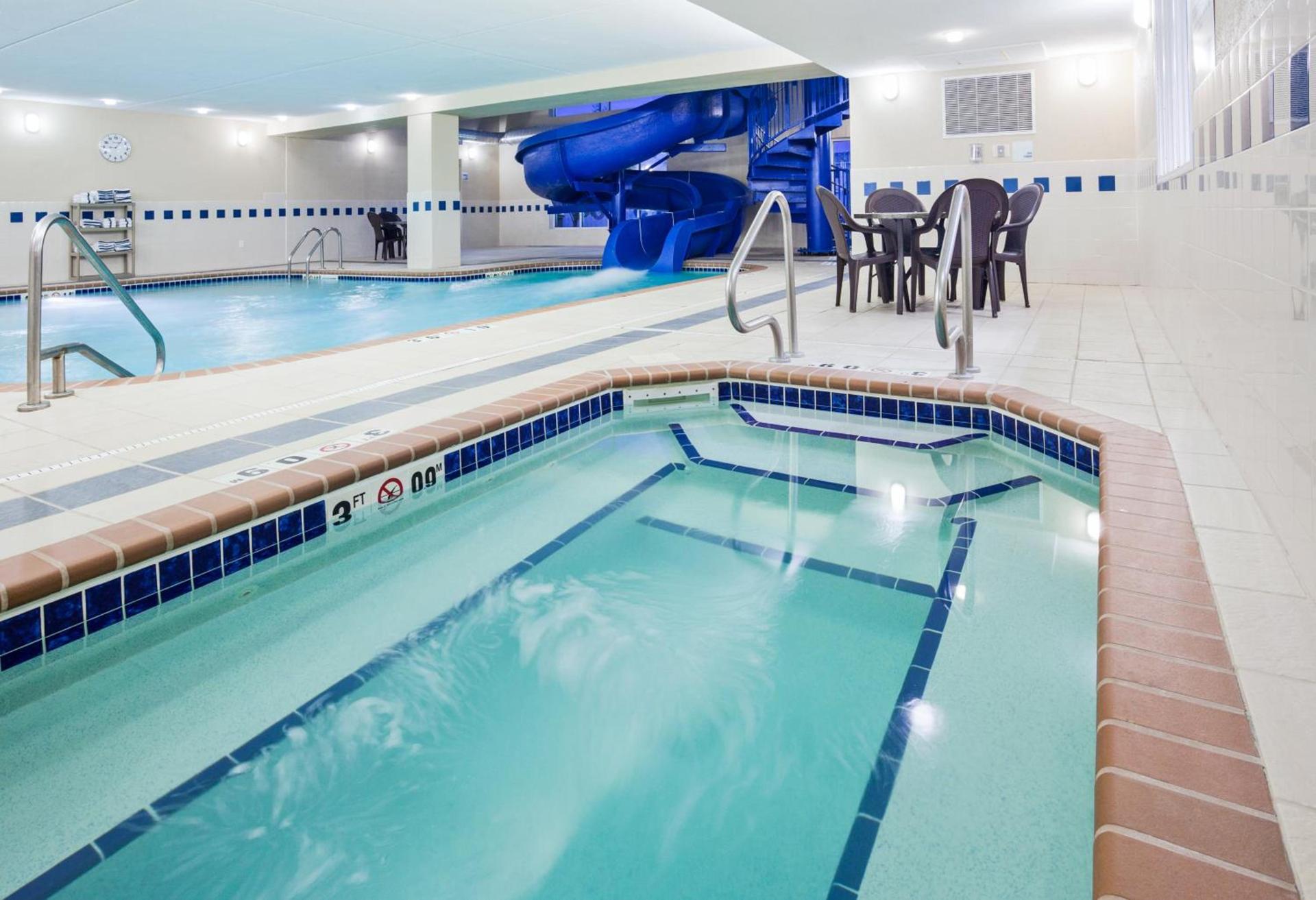 Holiday Inn Express & Suites - Dickinson by IHG photo 31