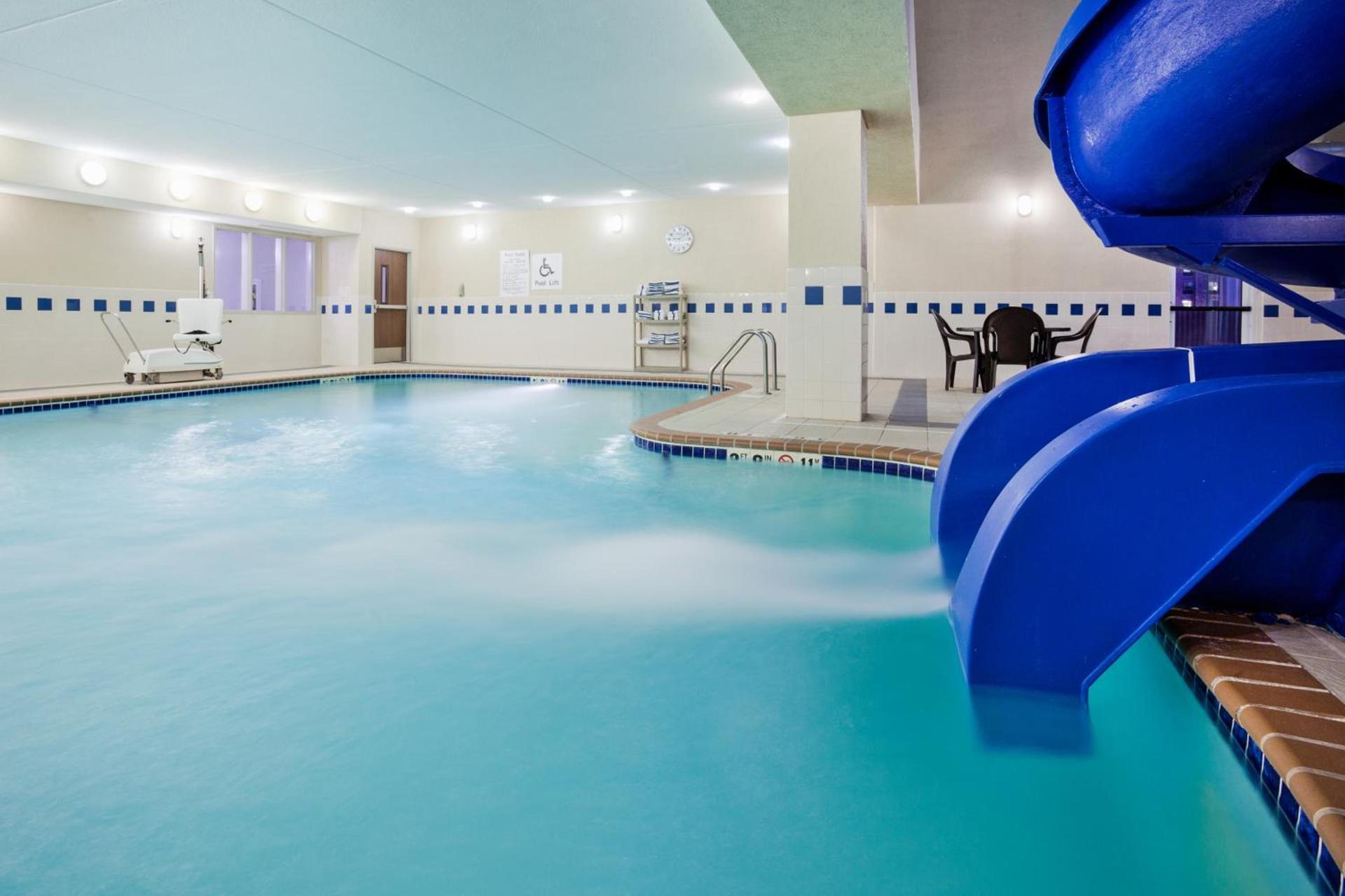 Holiday Inn Express & Suites - Dickinson by IHG photo 29