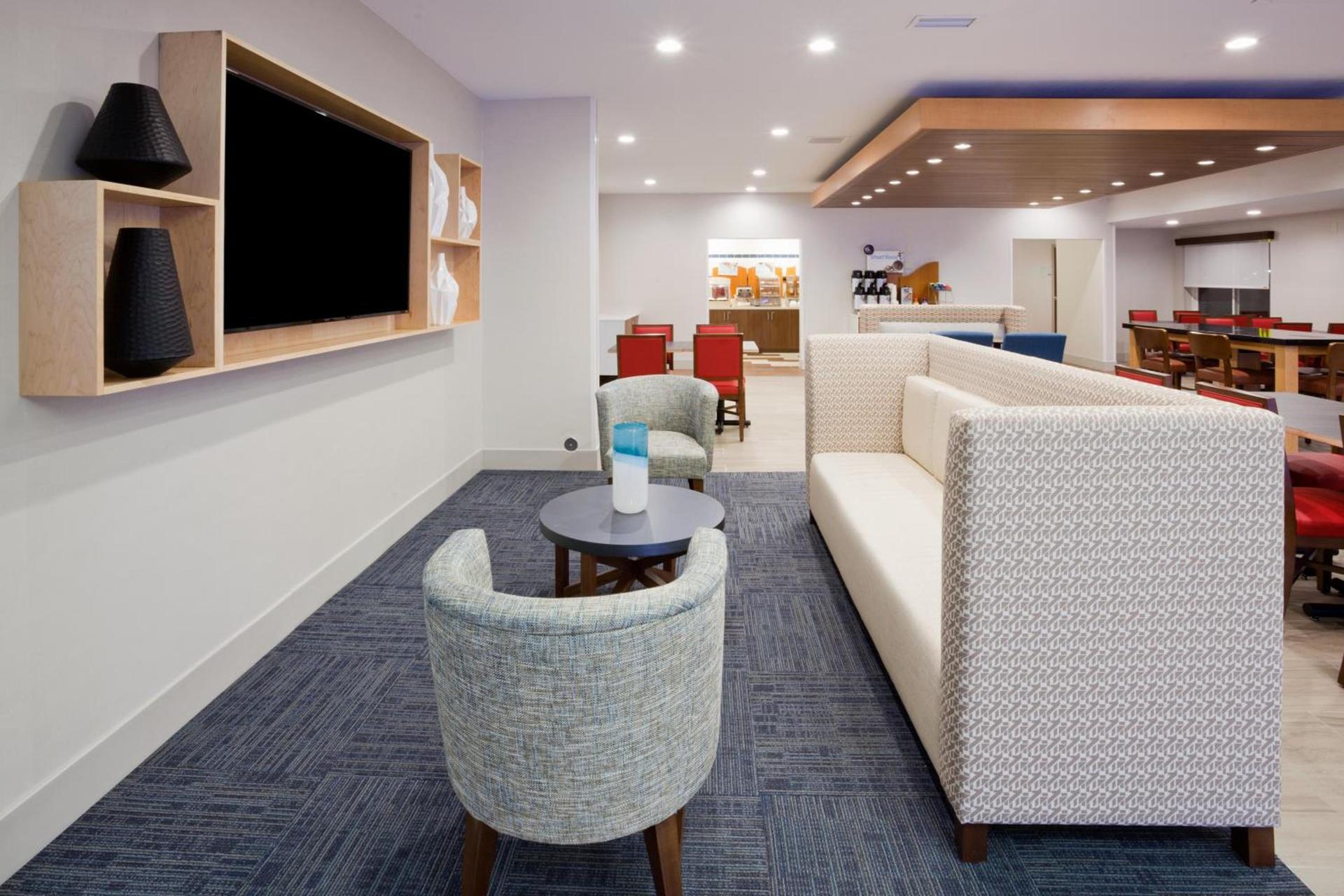 Holiday Inn Express & Suites - Dickinson by IHG photo 25