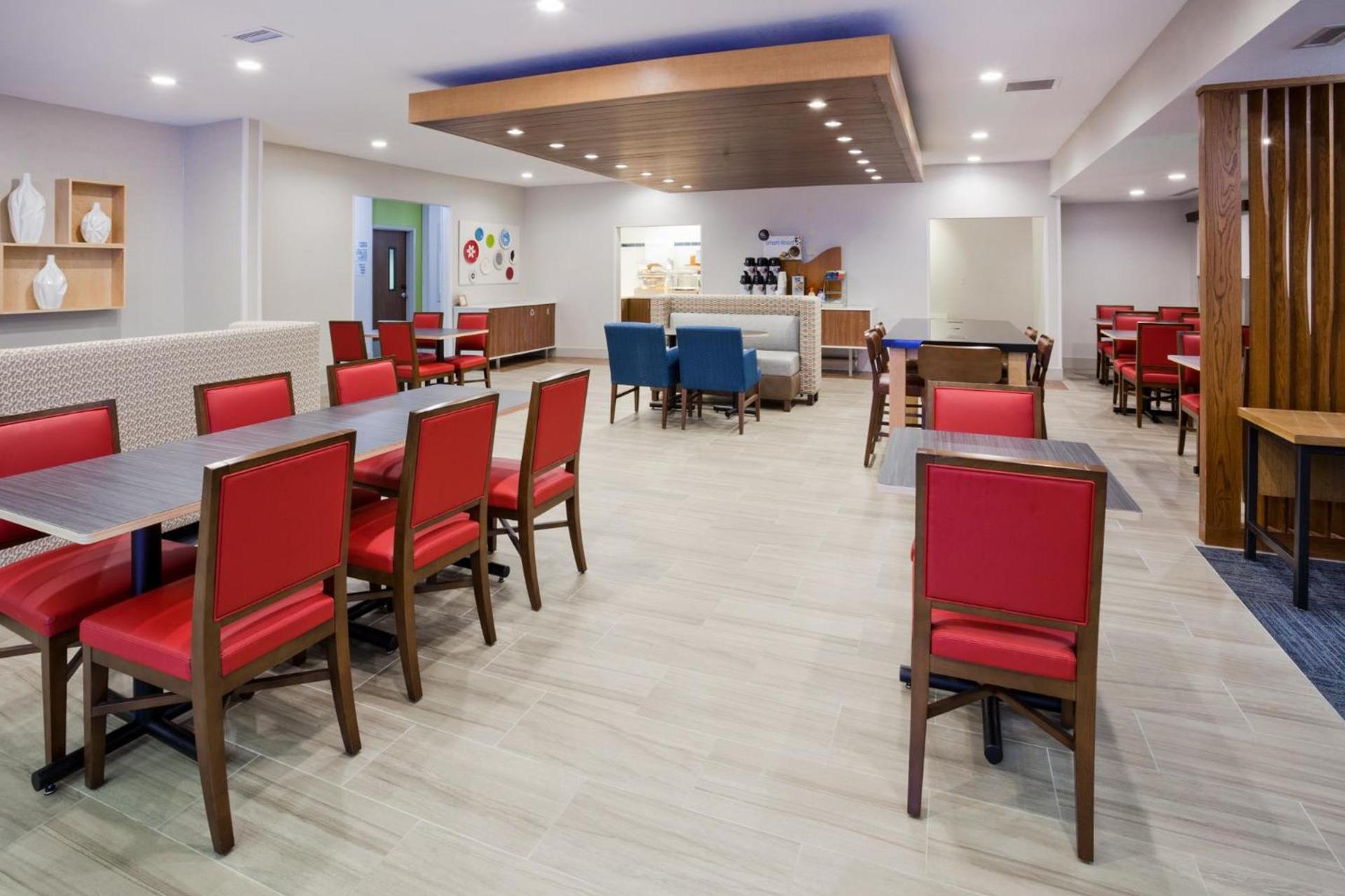 Holiday Inn Express & Suites - Dickinson by IHG photo 24