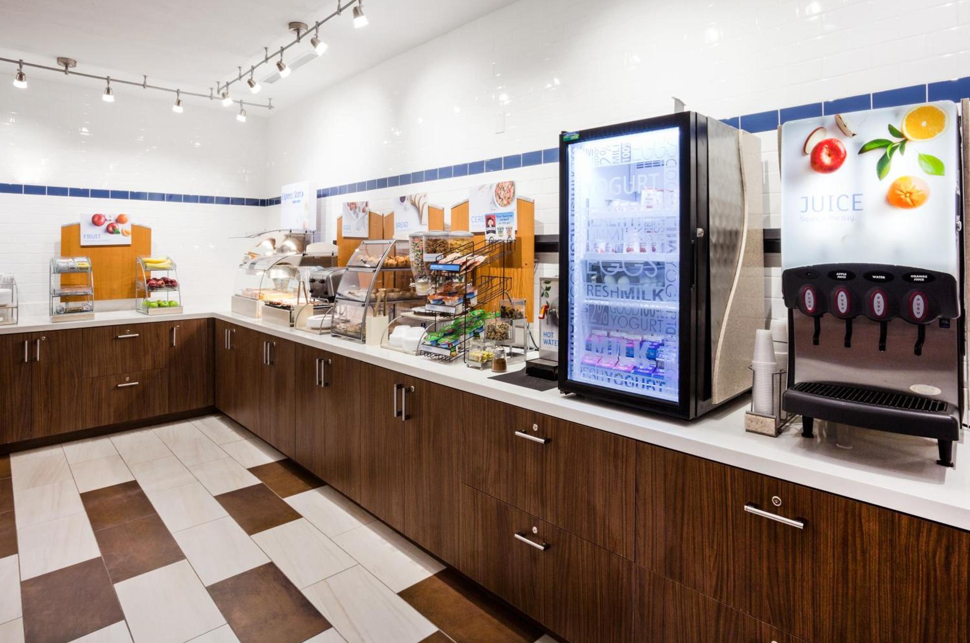 Holiday Inn Express & Suites - Dickinson by IHG photo 16