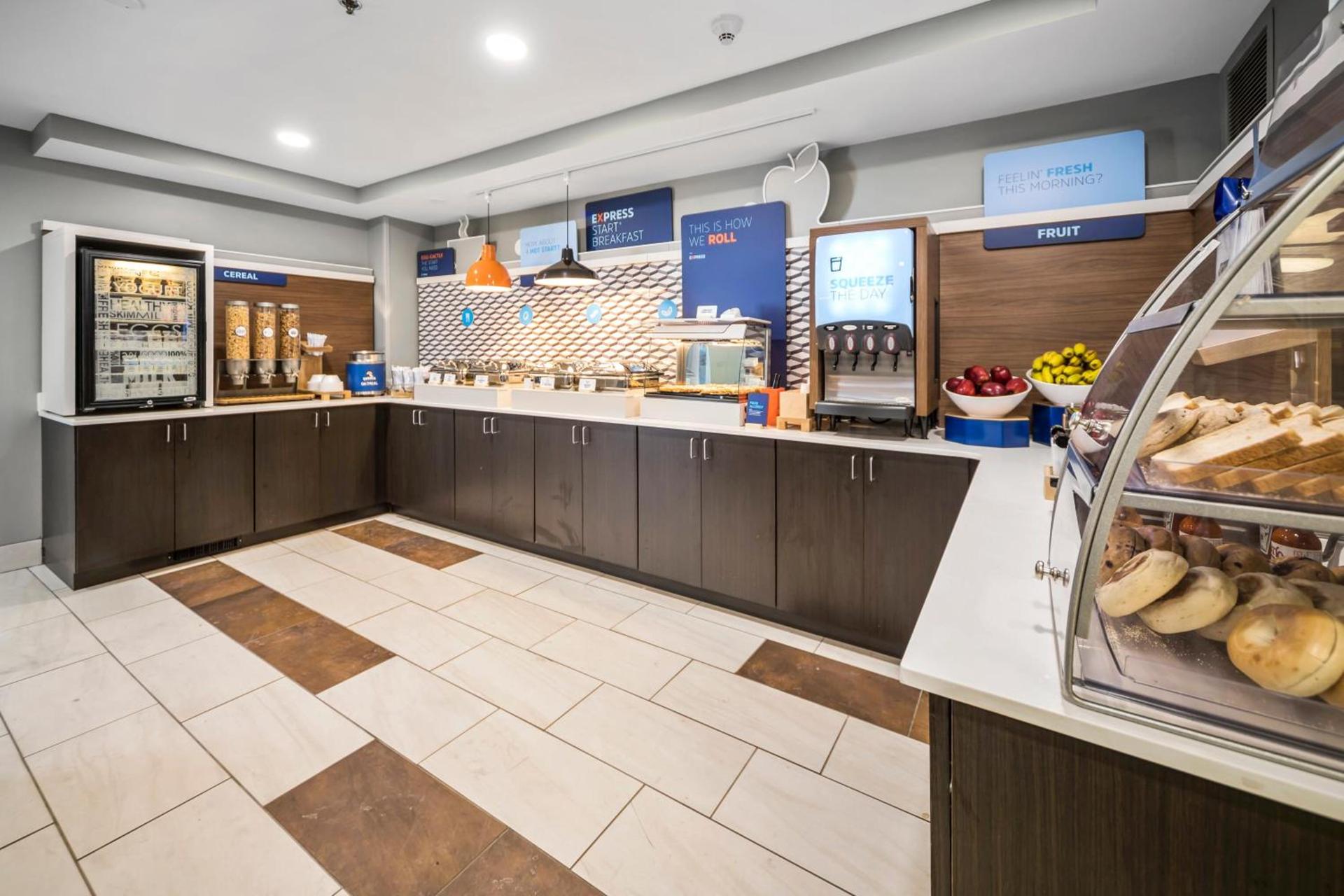 Holiday Inn Express Indianapolis South by IHG photo 6