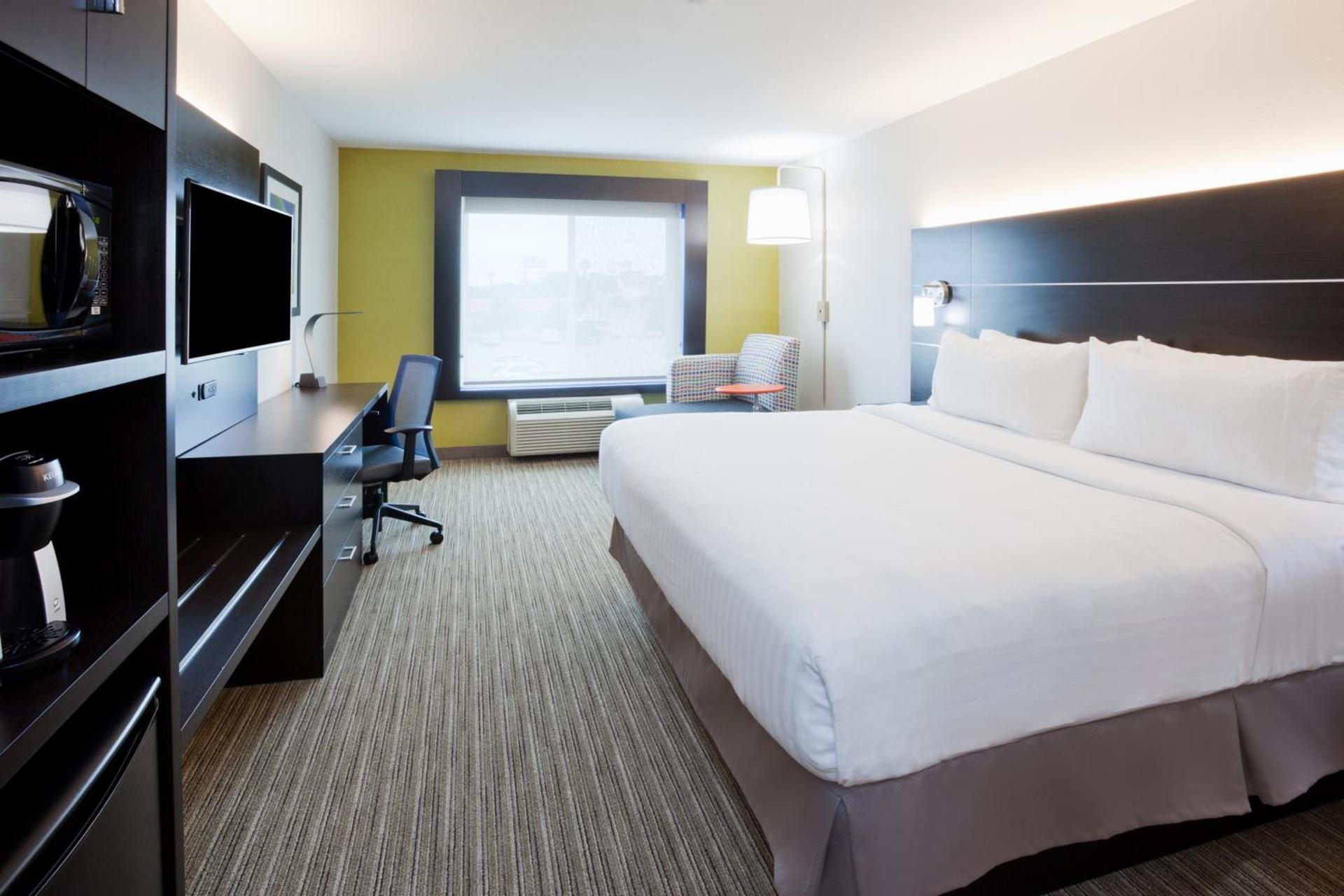 Holiday Inn Express & Suites - Dickinson by IHG photo 5