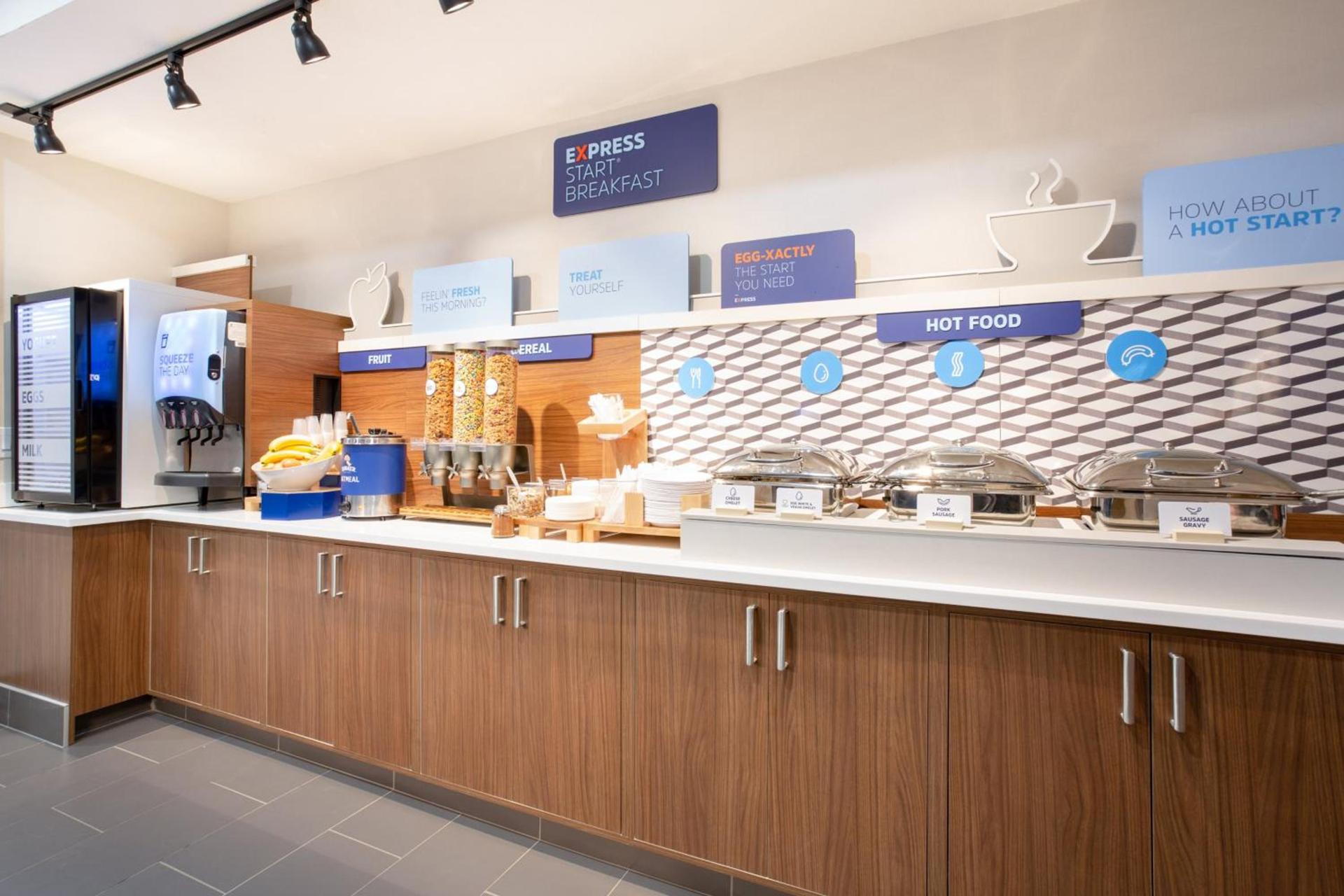 Holiday Inn Express & Suites Lincoln City by IHG photo 19