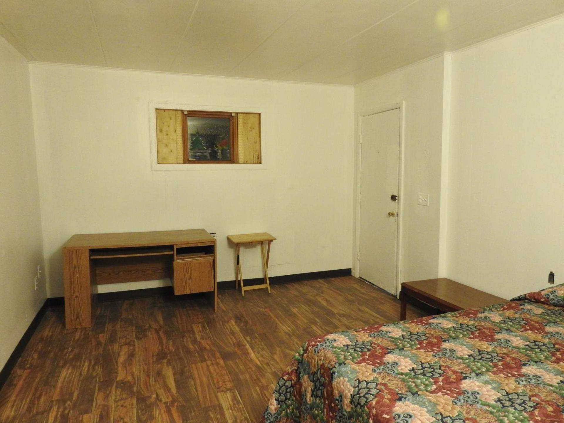 LAWRENCEBURG MOTEL photo 4