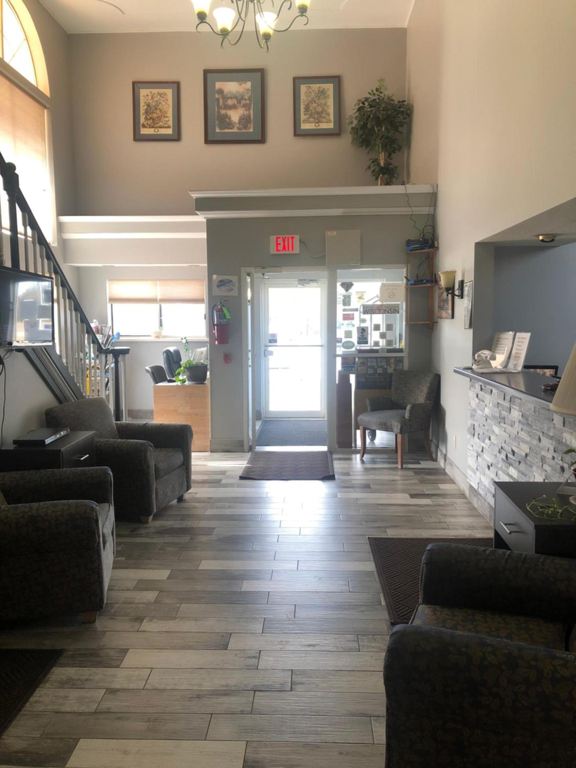 Adams Inn and Suites photo 2