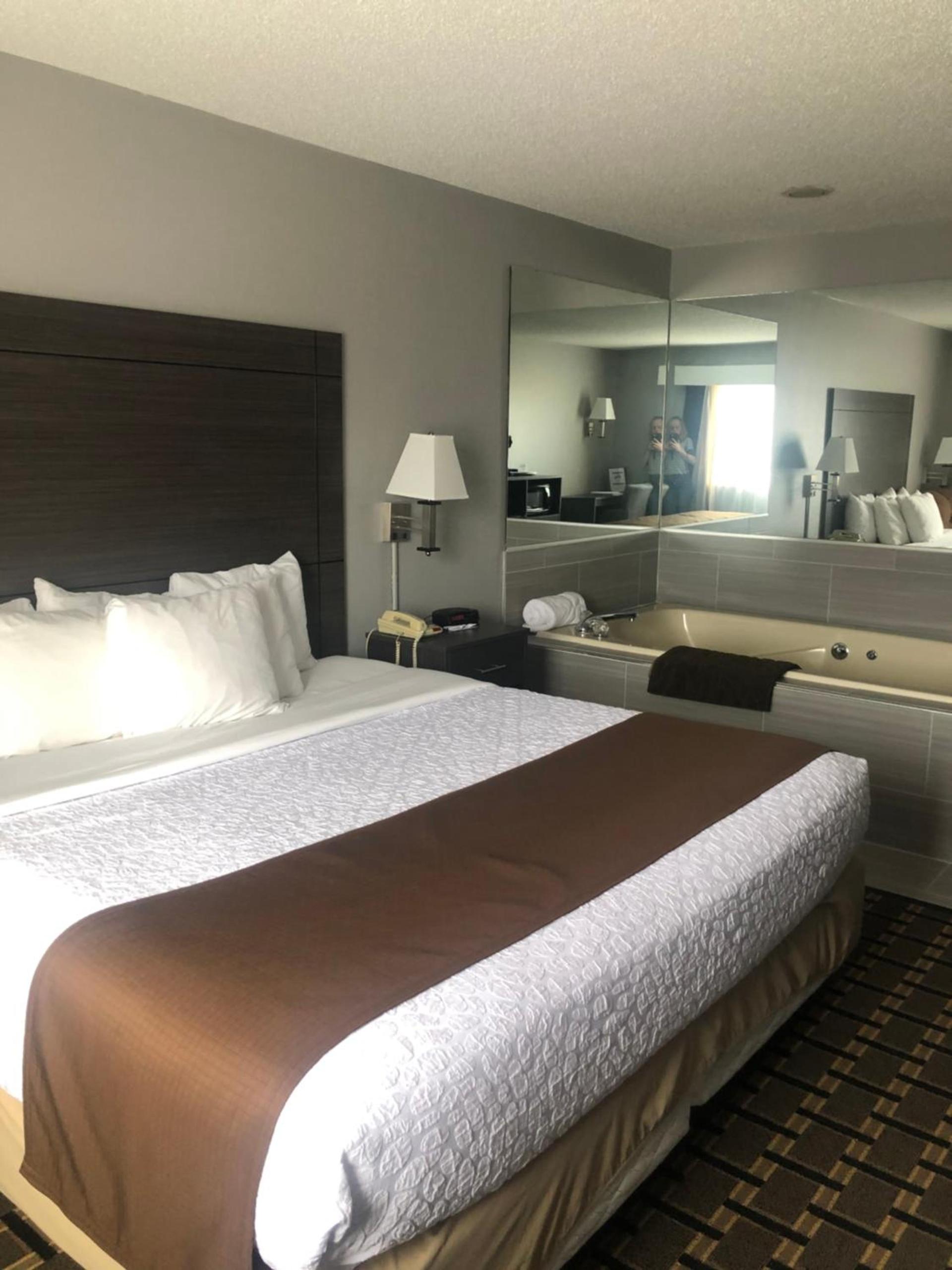 Adams Inn and Suites photo 58