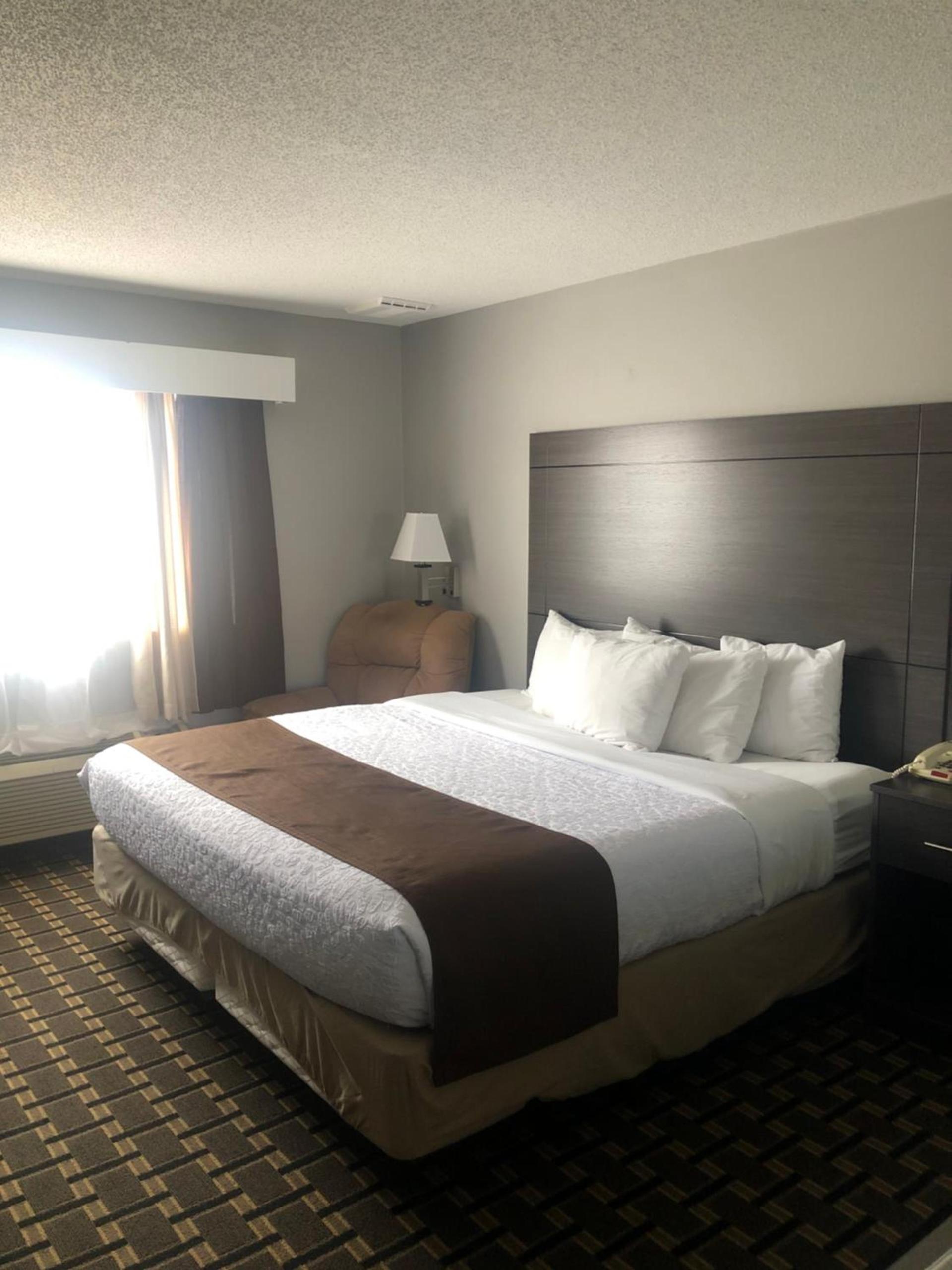 Adams Inn and Suites photo 61