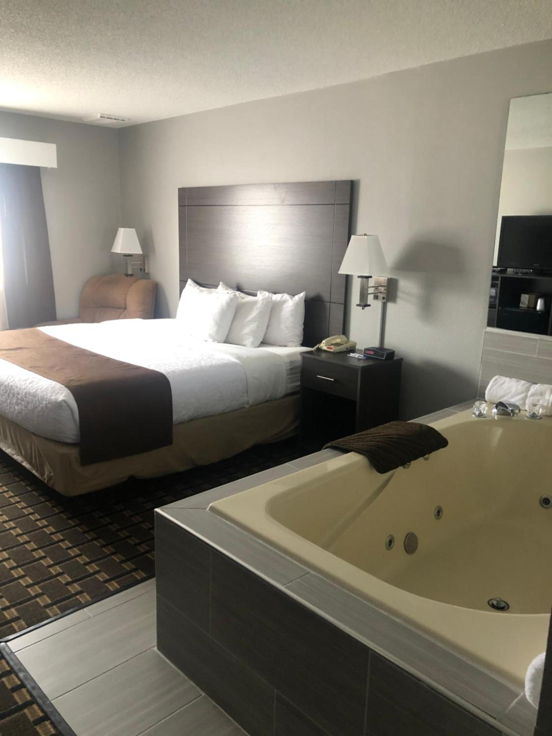 Adams Inn and Suites photo 55