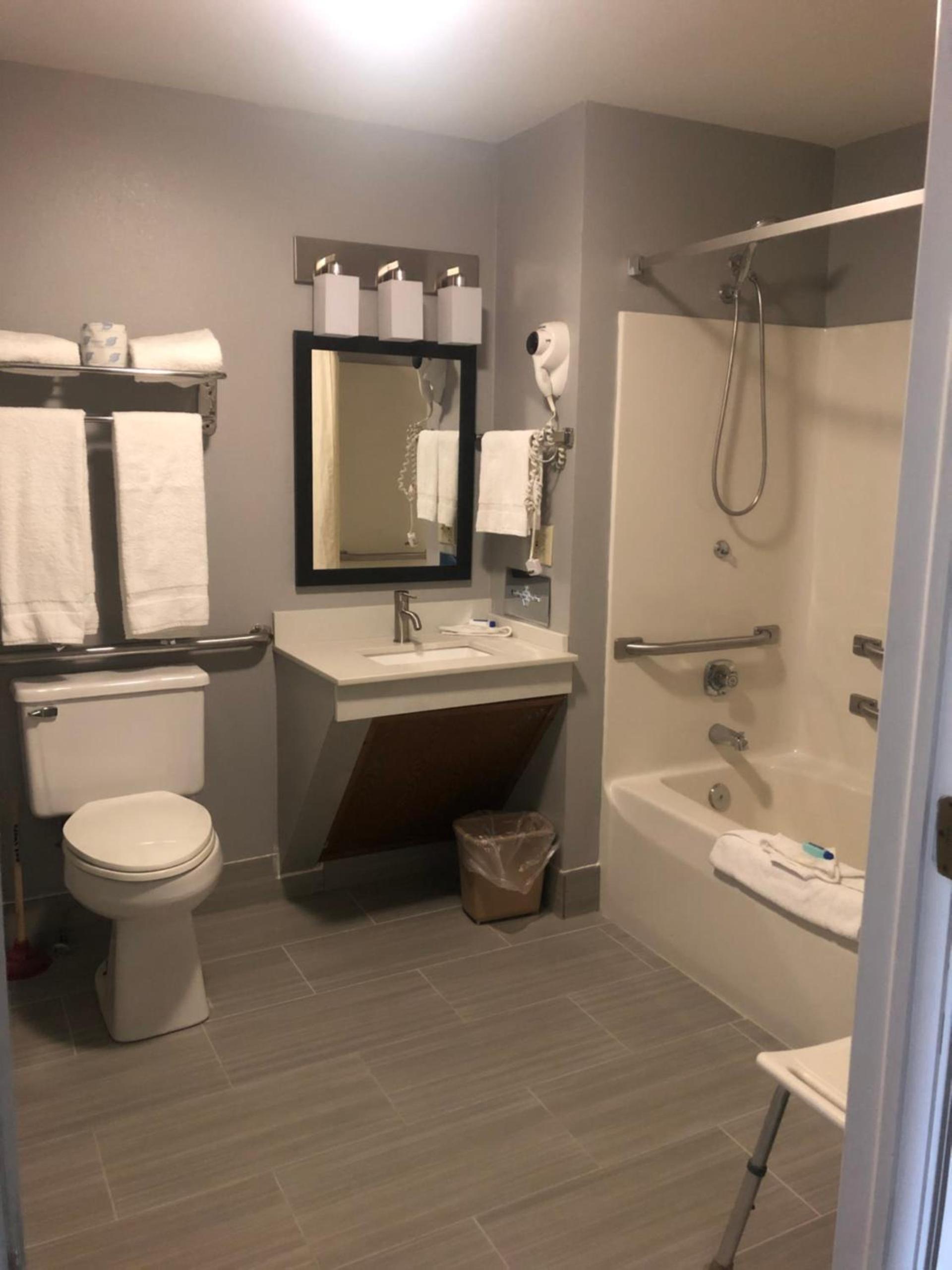 Adams Inn and Suites photo 54