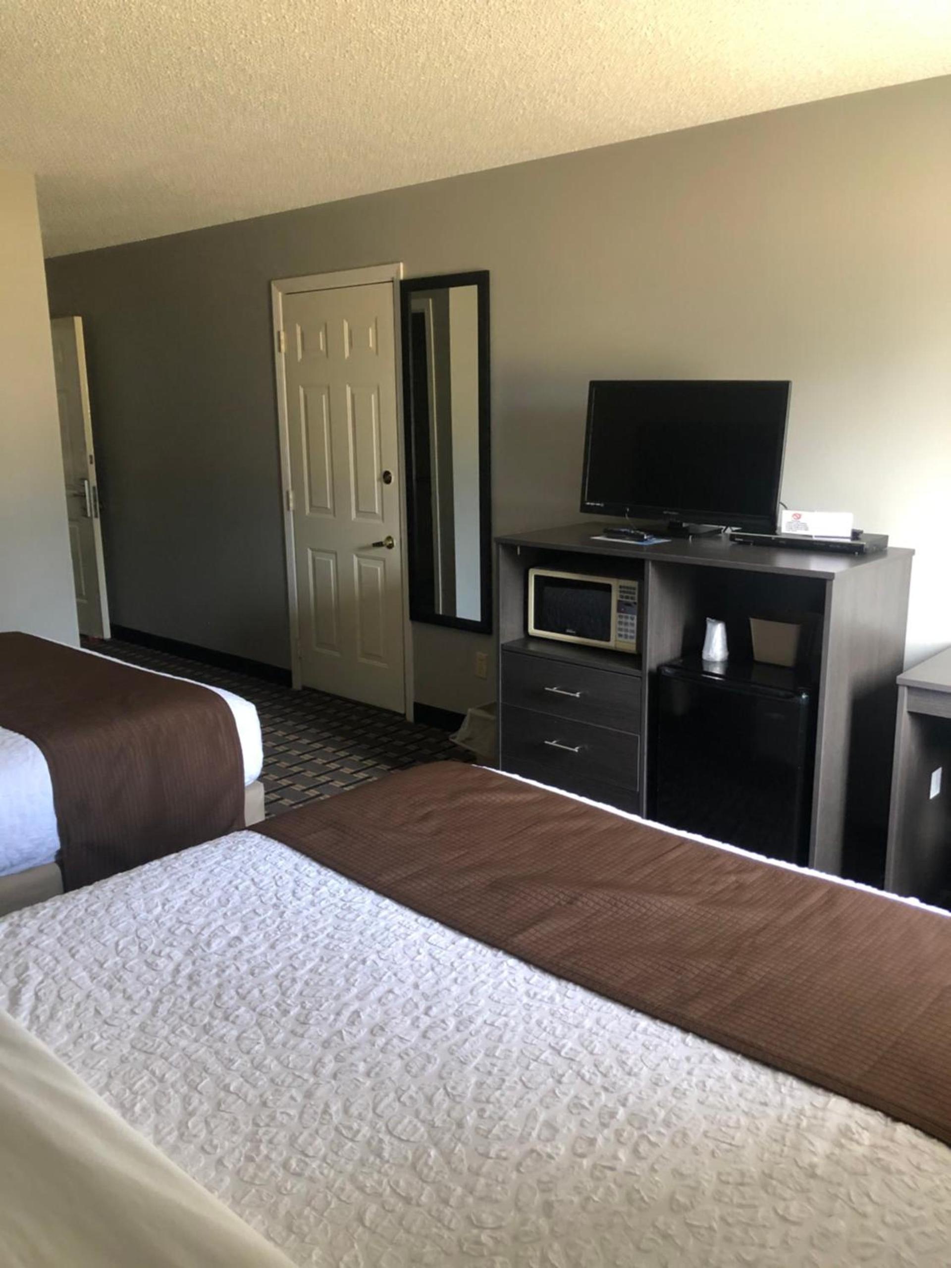 Adams Inn and Suites photo 52