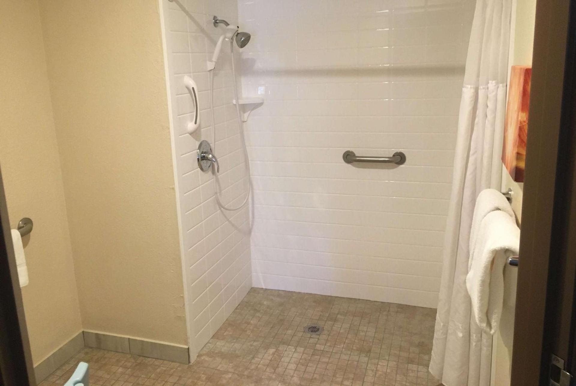 Baymont by Wyndham Chicago/Alsip photo 48