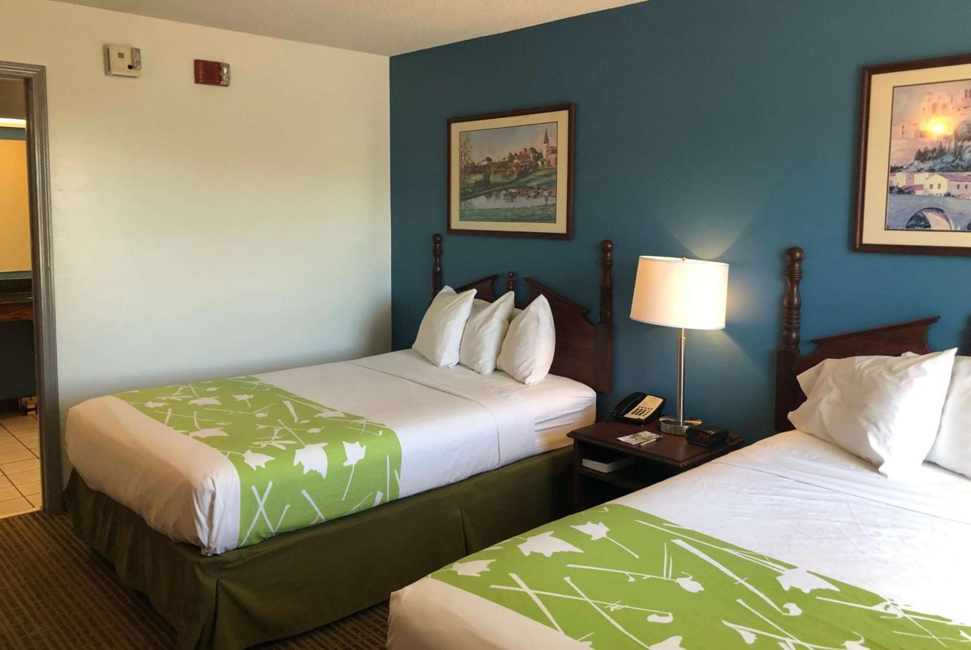 Baymont by Wyndham Roanoke Rapids photo 17