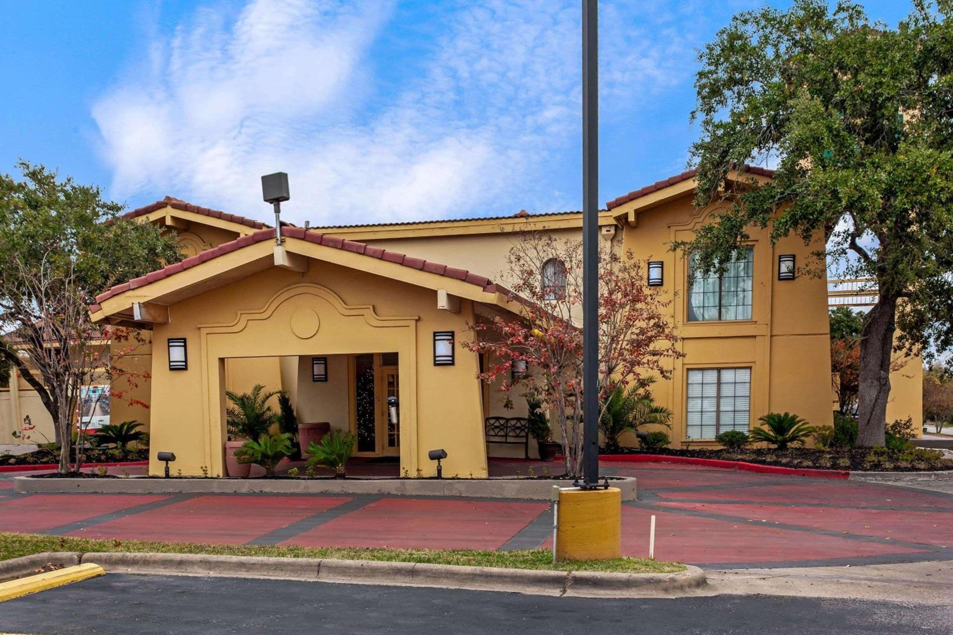 Rodeway Inn photo 4