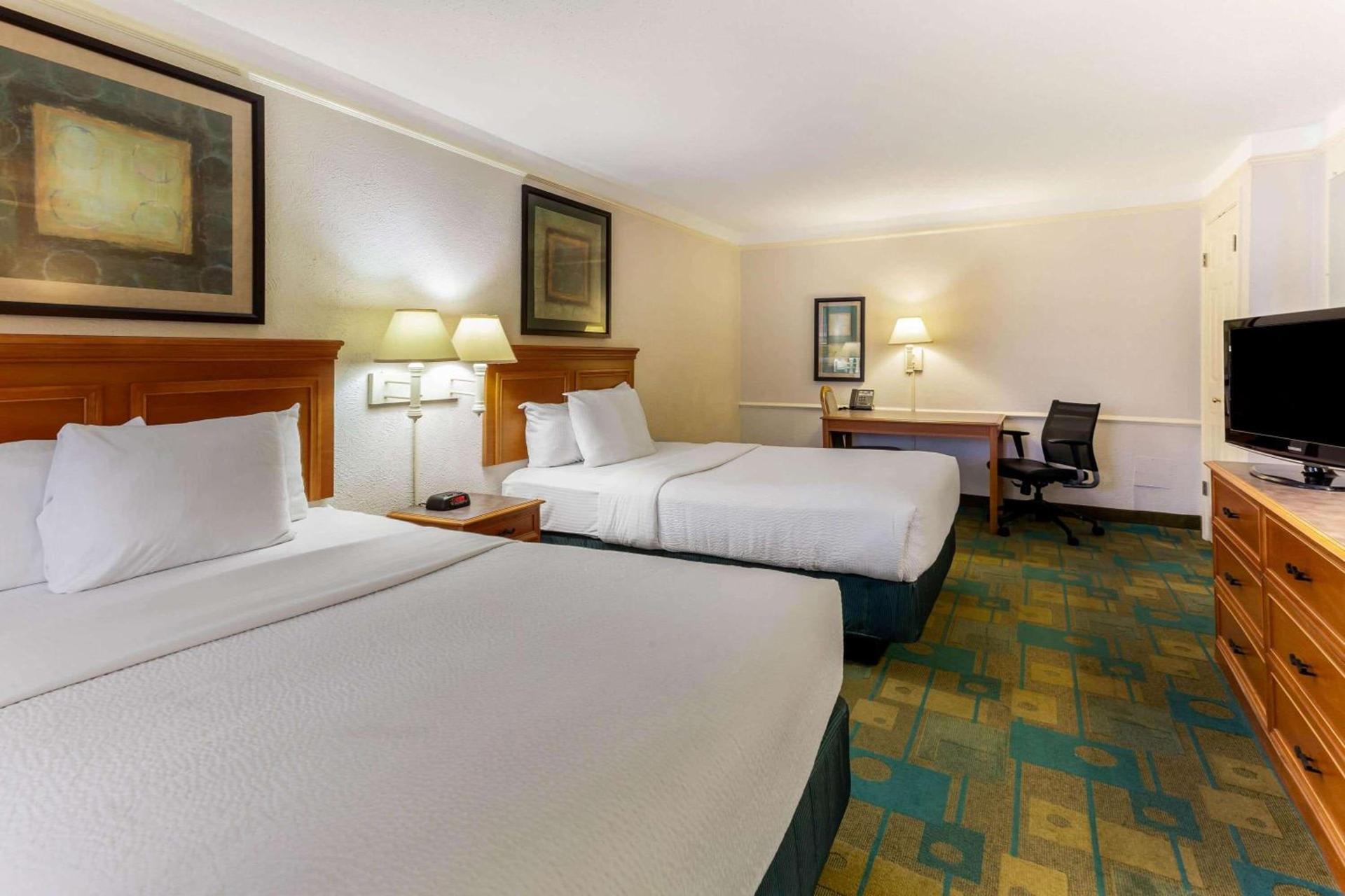 Rodeway Inn photo 16