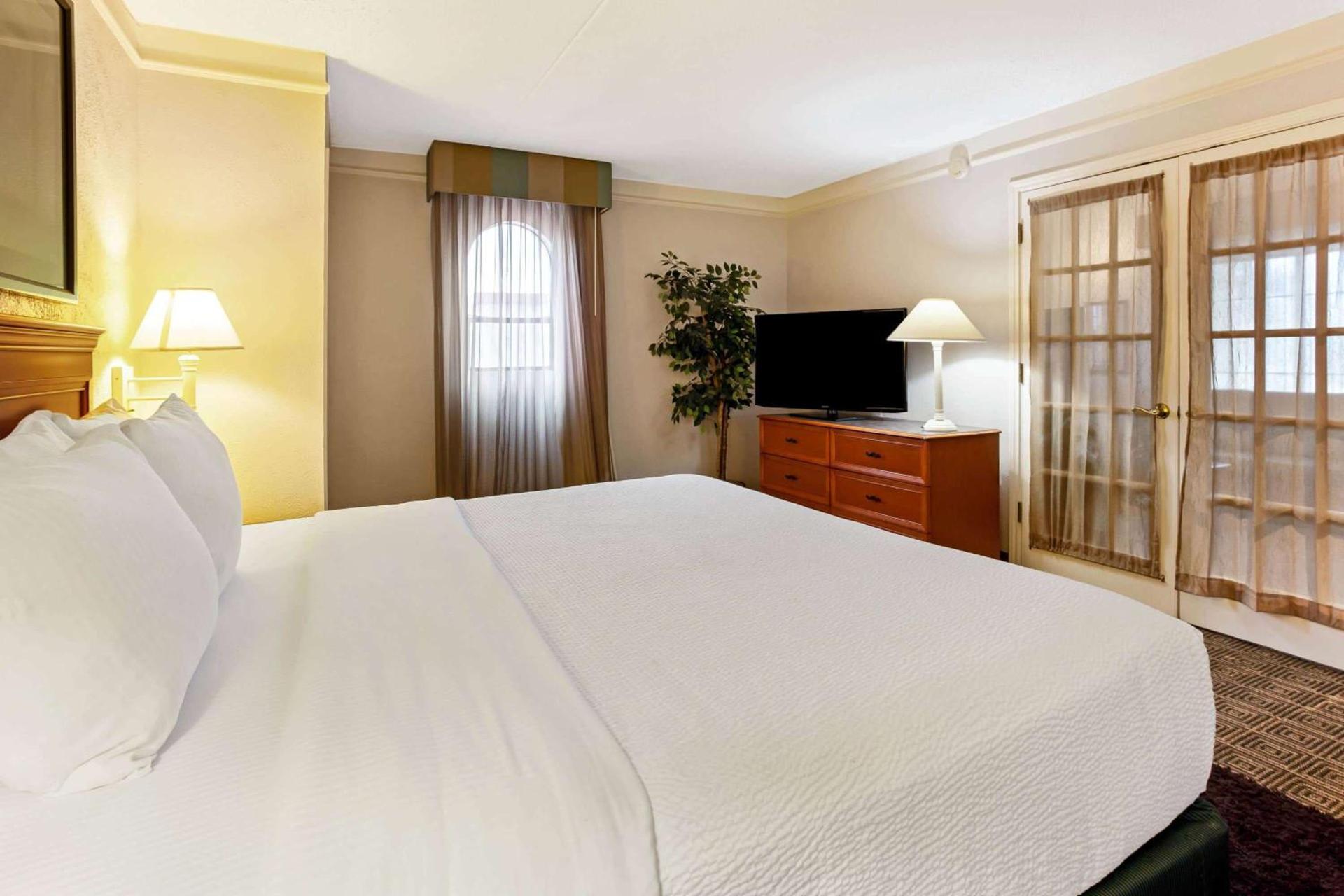 Rodeway Inn photo 19