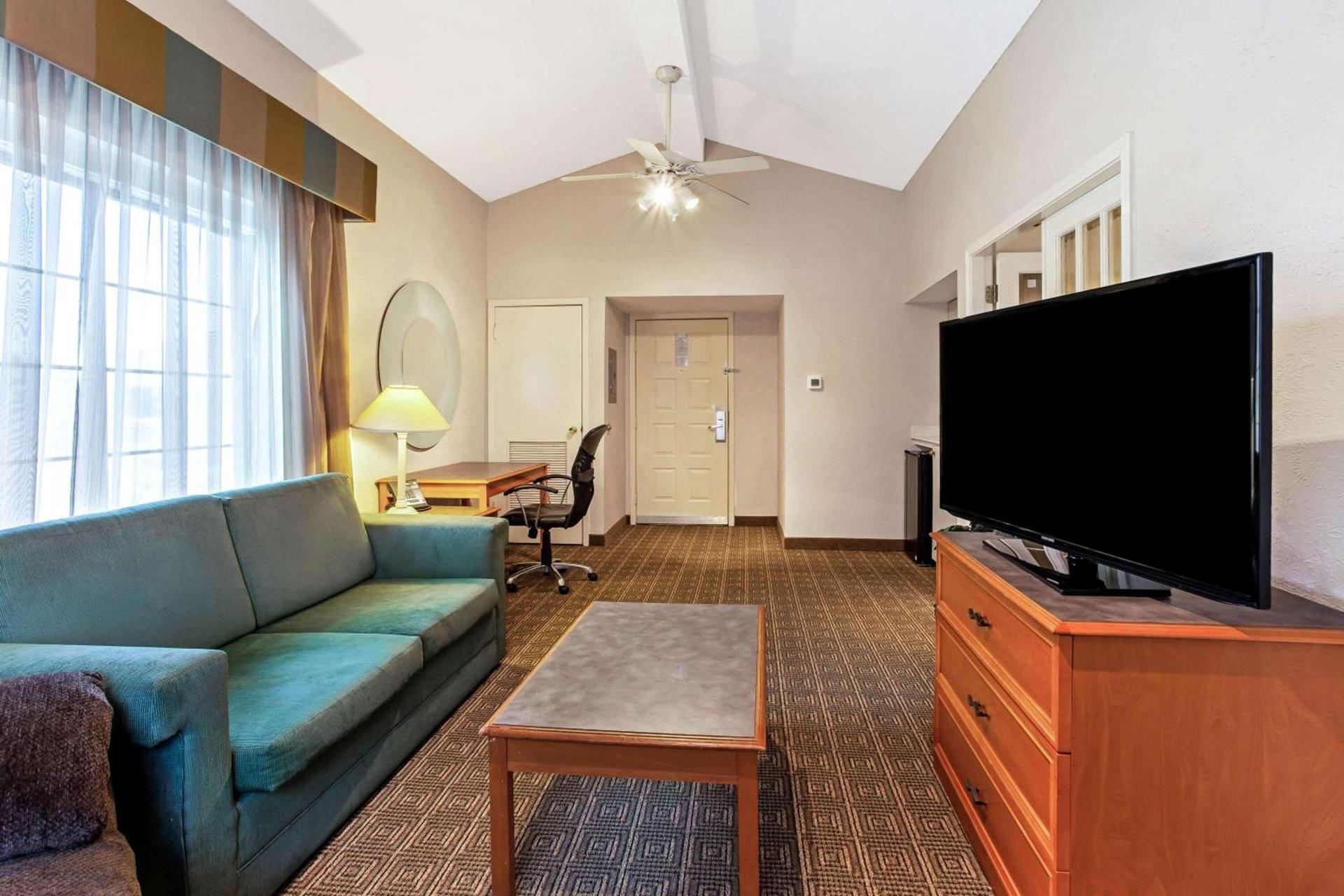 Rodeway Inn photo 21