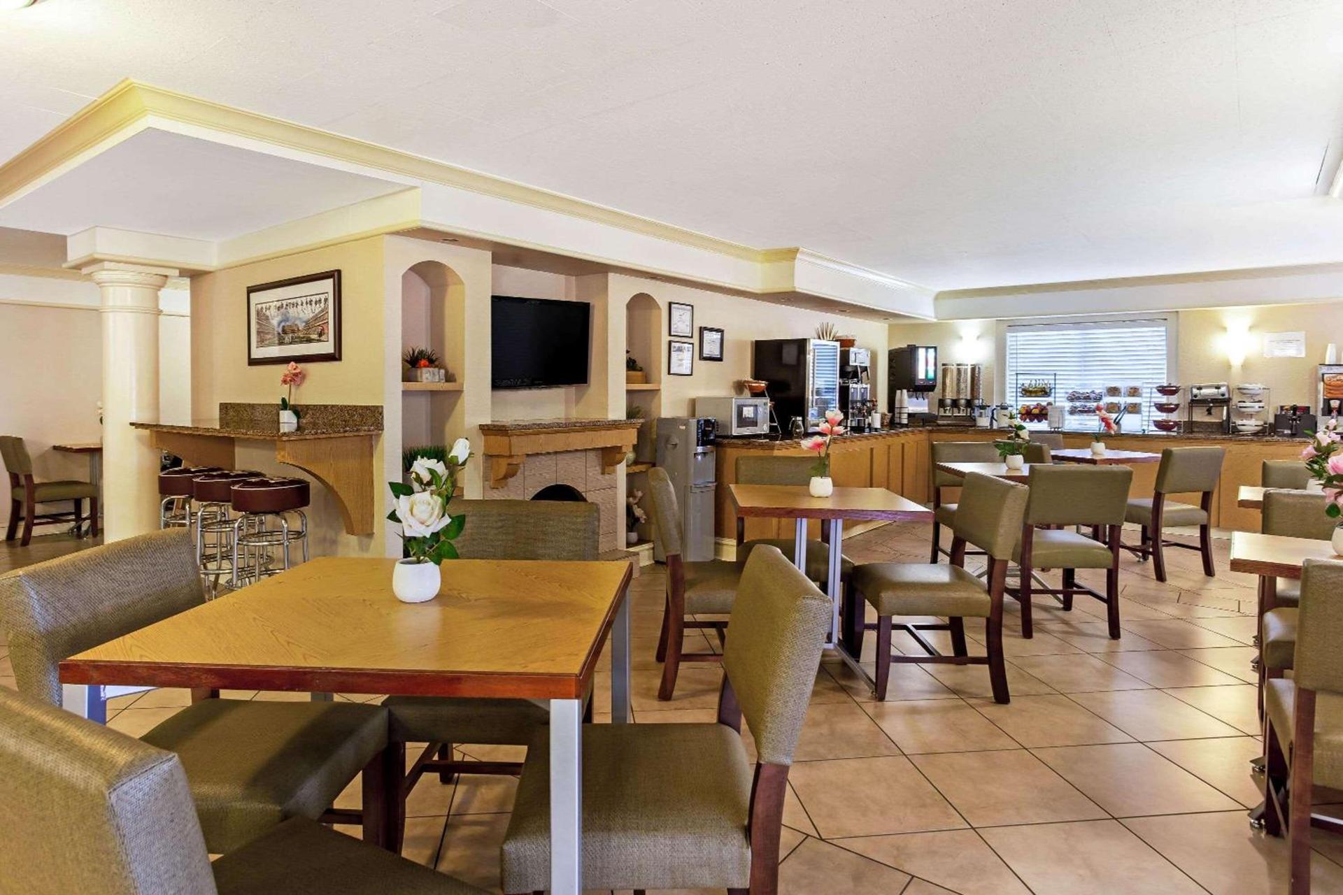 Rodeway Inn photo 22