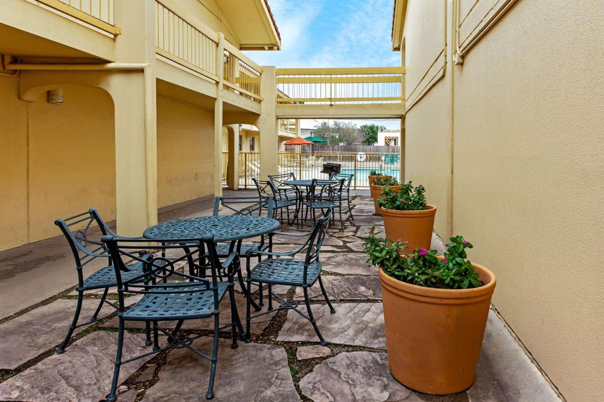 Rodeway Inn photo 25