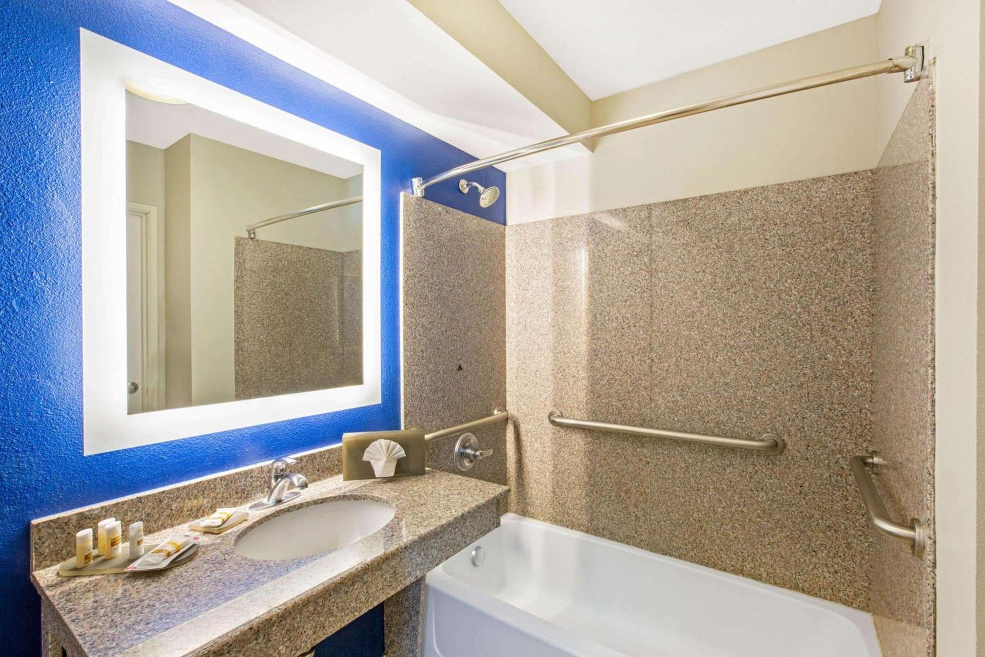 La Quinta by Wyndham NE Long Beach/Cypress photo 33