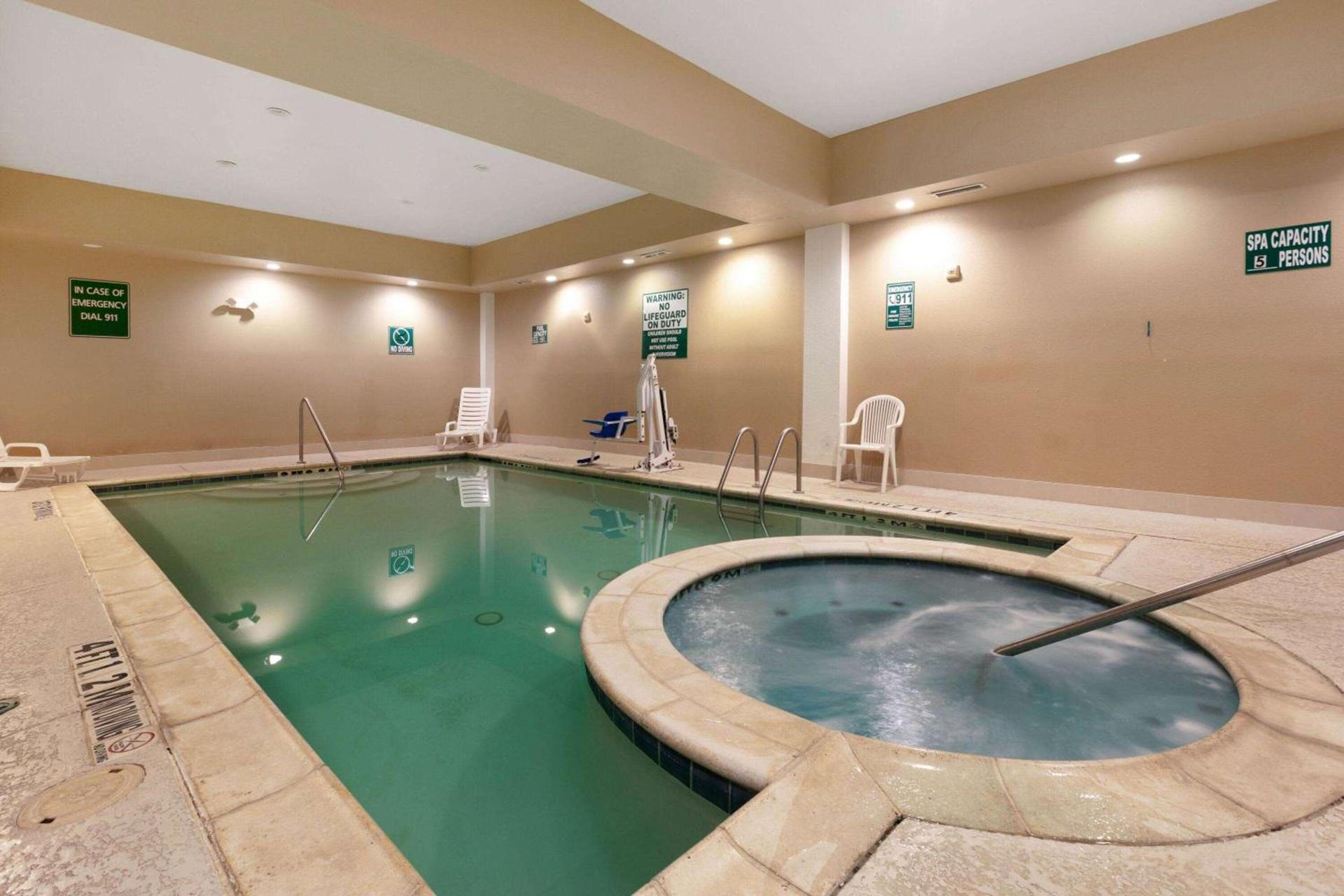 La Quinta by Wyndham Lindale photo 2
