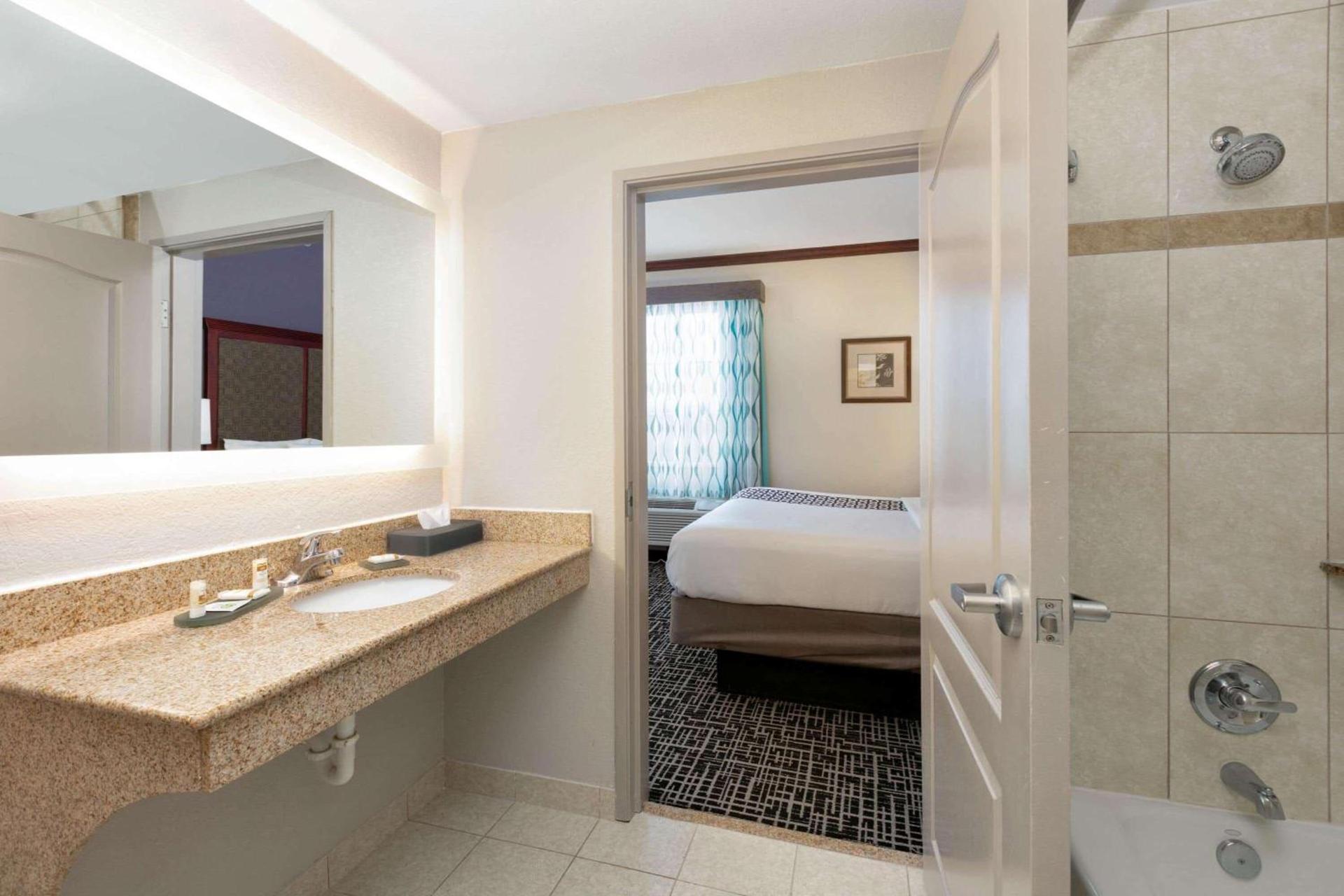 La Quinta by Wyndham Lindale photo 17