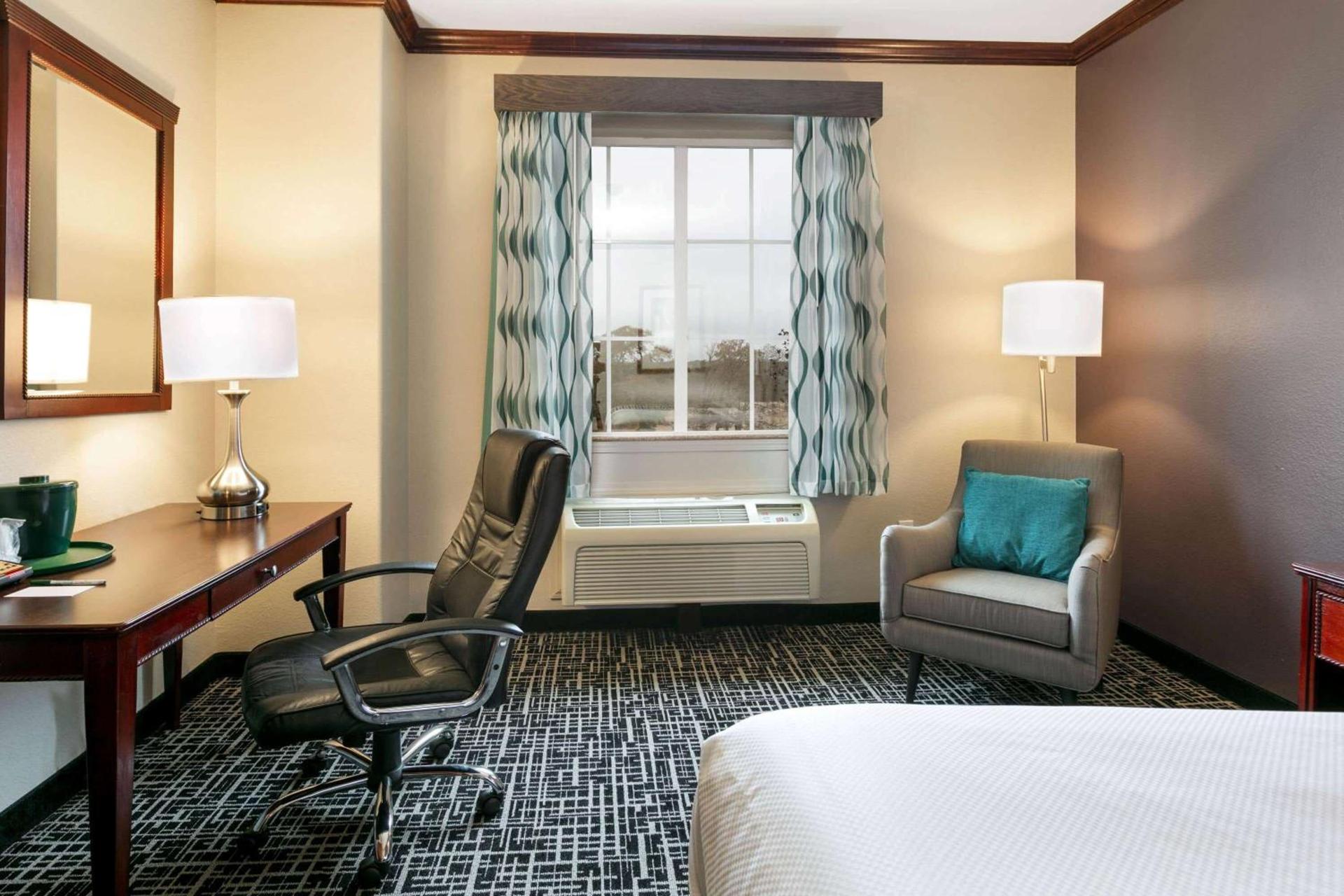 La Quinta by Wyndham Lindale photo 16