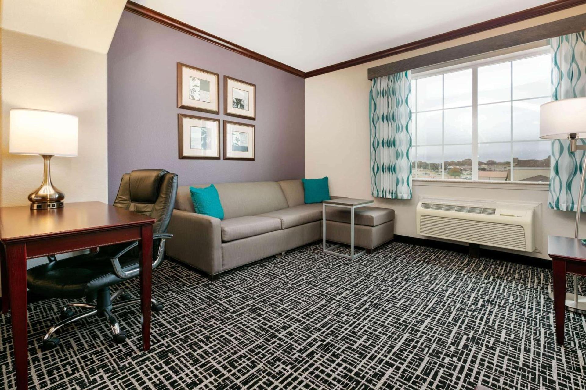 La Quinta by Wyndham Lindale photo 11