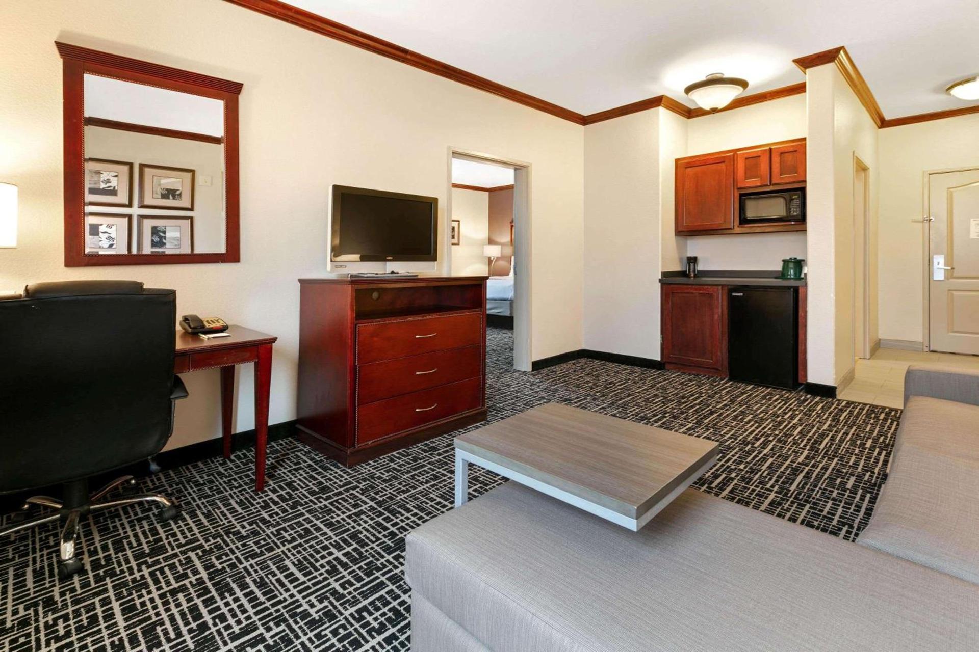 La Quinta by Wyndham Lindale photo 10