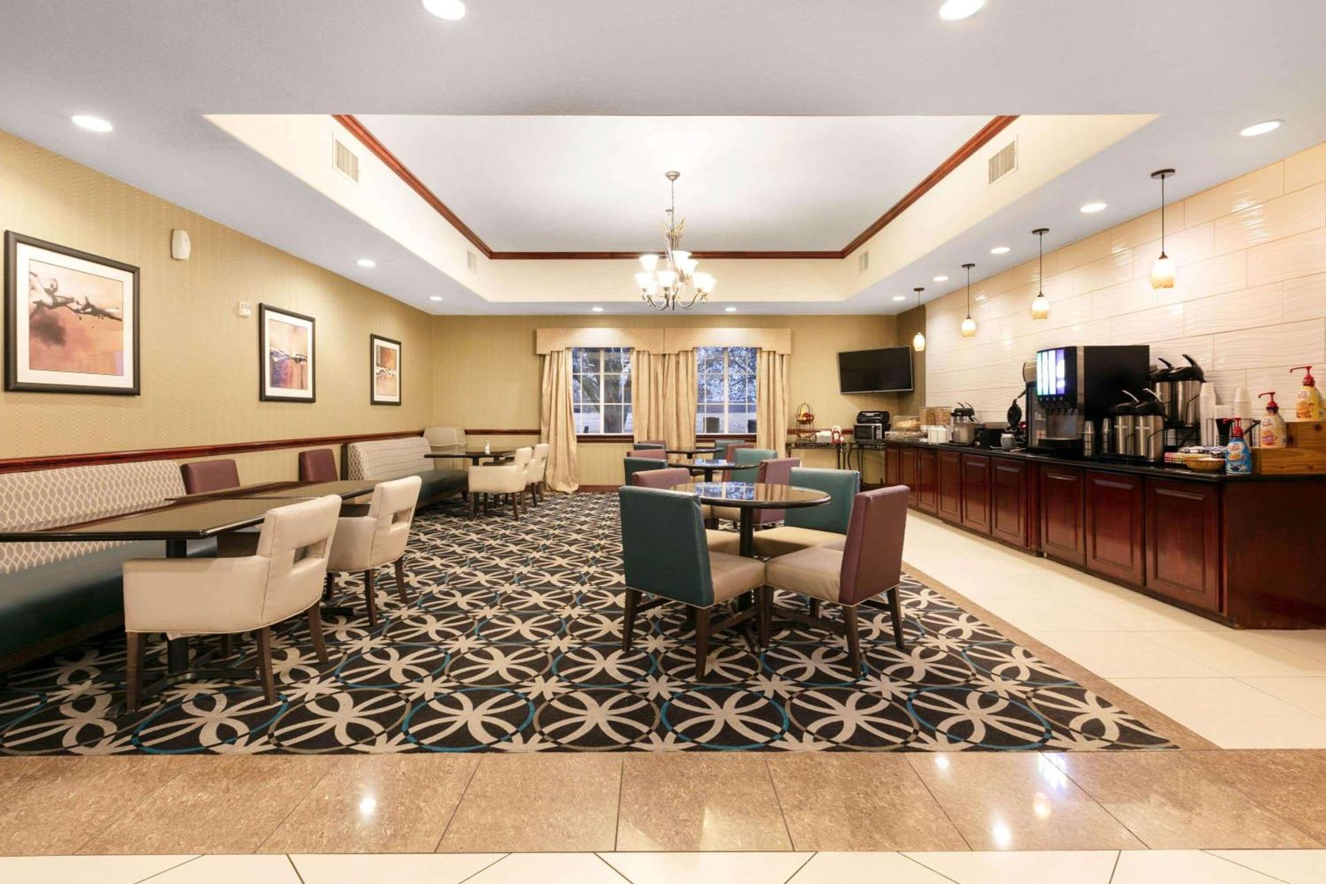 La Quinta by Wyndham Lindale photo 7