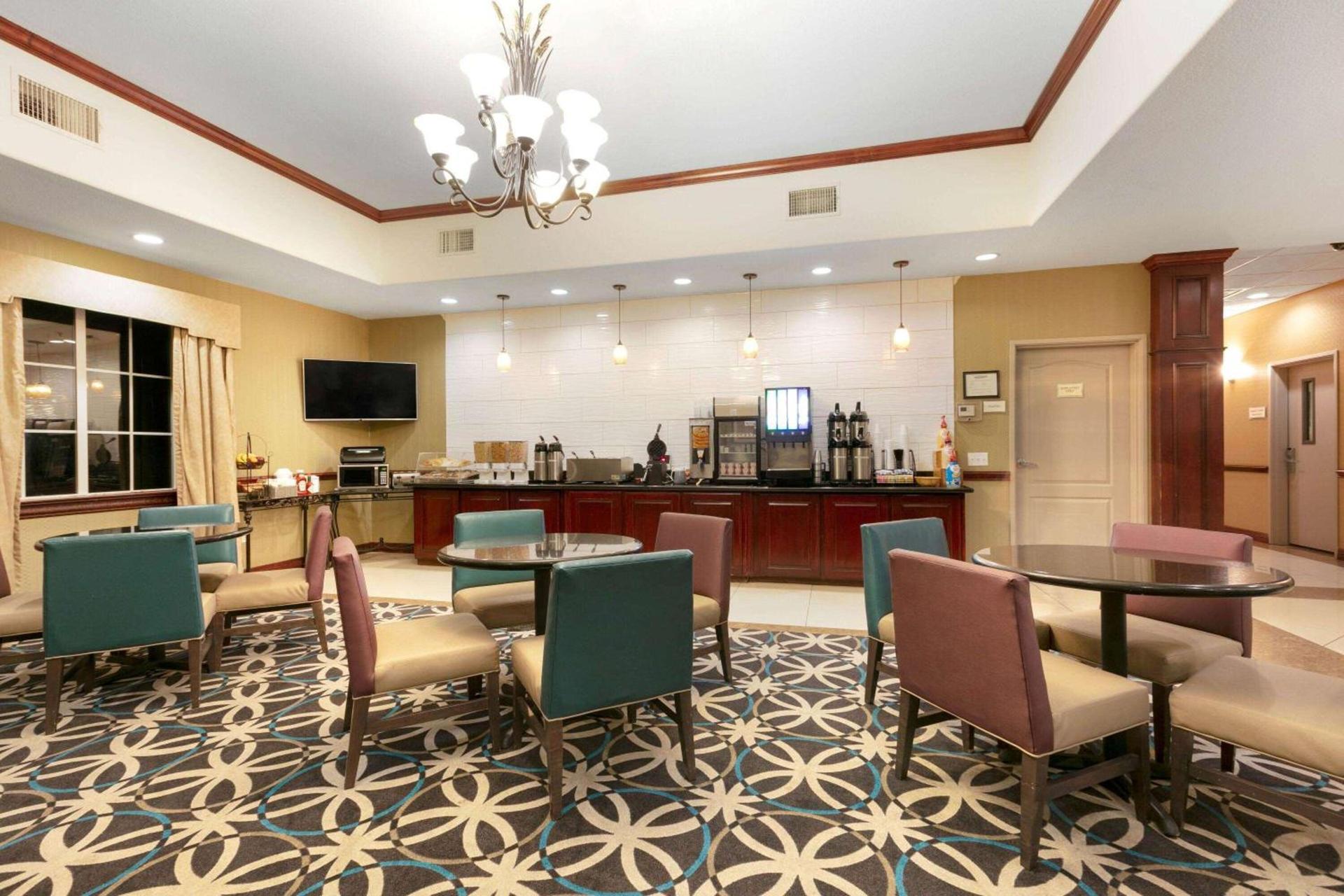 La Quinta by Wyndham Lindale photo 6