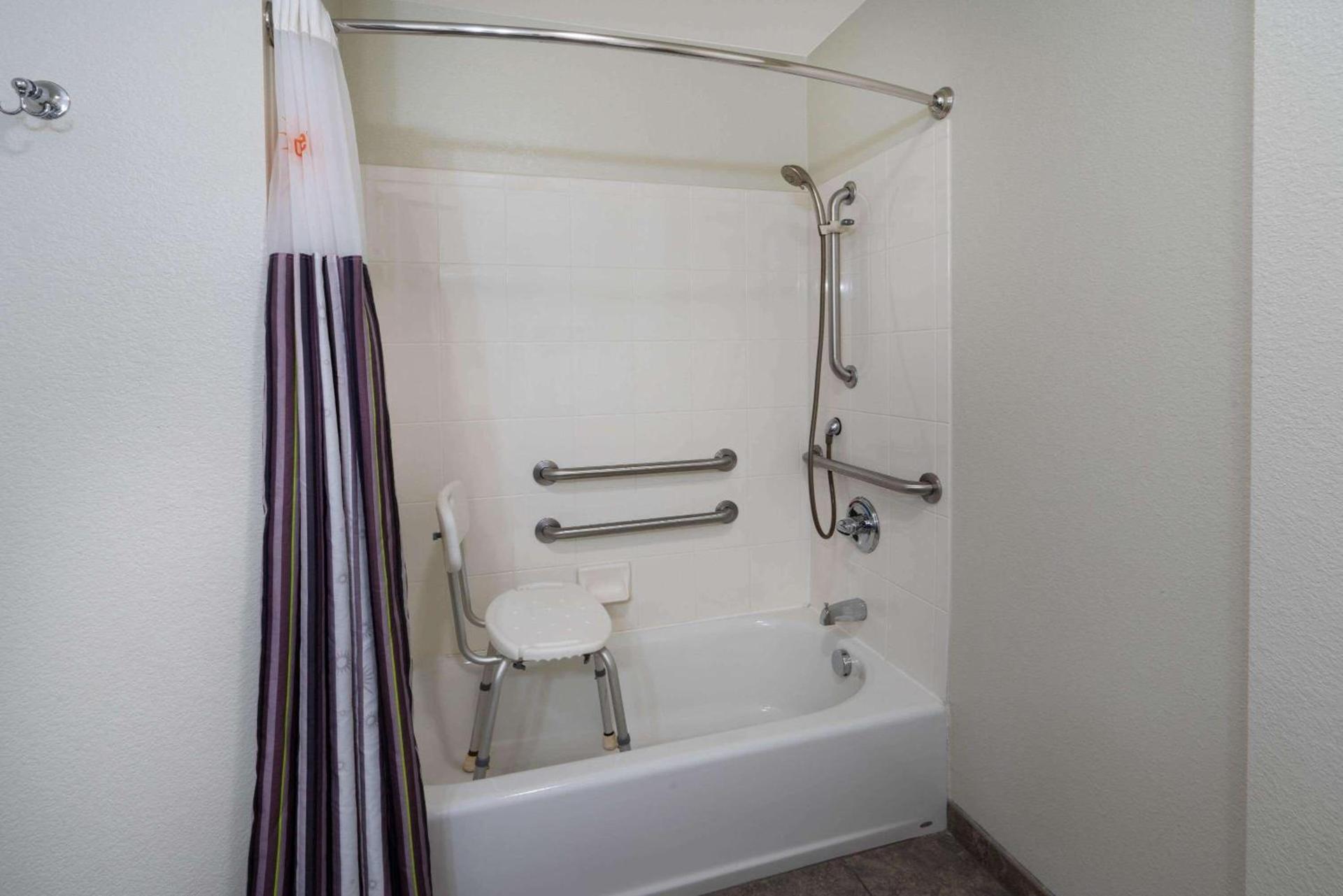 La Quinta Inn & Suites by Wyndham Loveland Estes Park photo 18