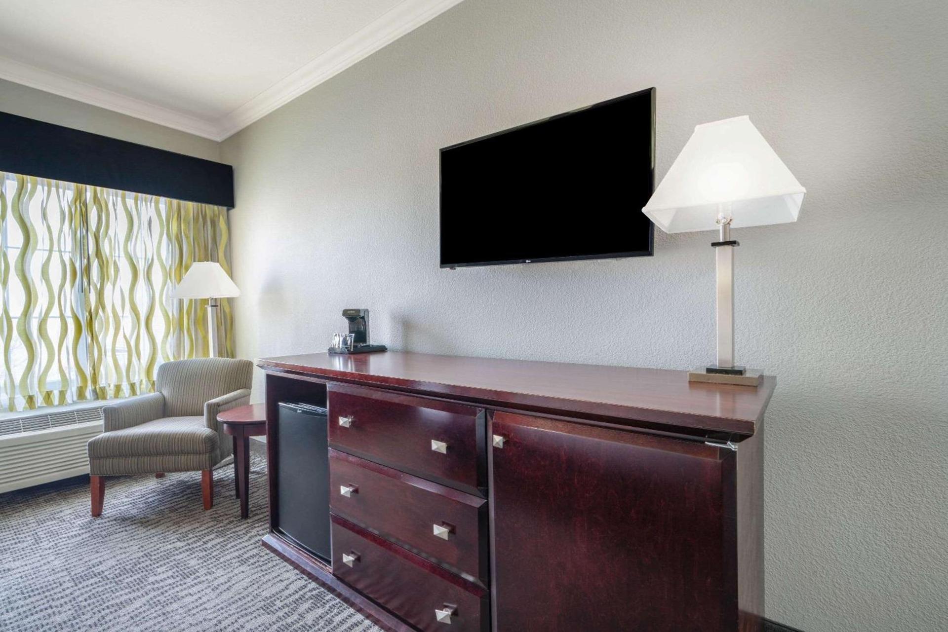 La Quinta Inn & Suites by Wyndham Loveland Estes Park photo 10