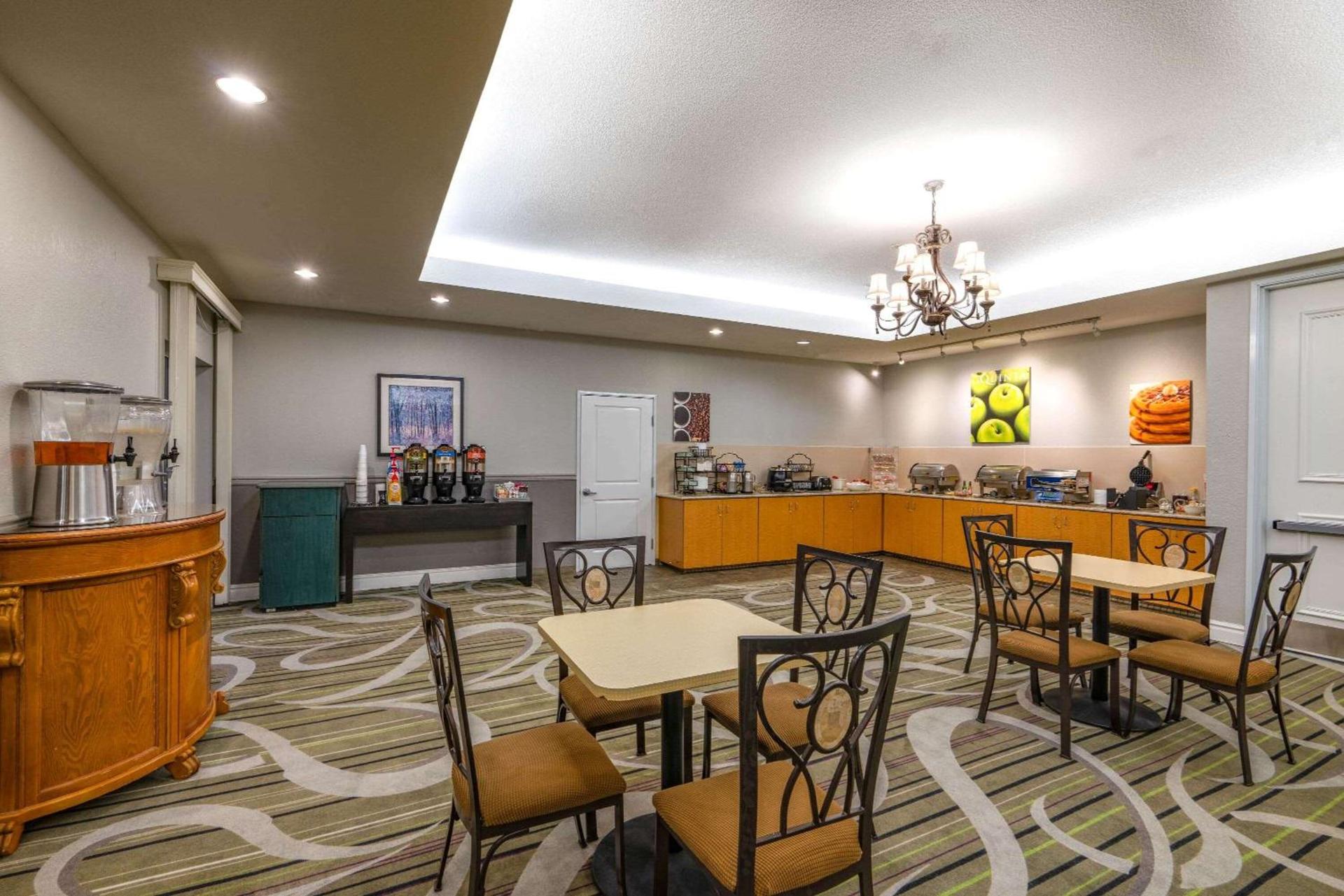La Quinta Inn & Suites by Wyndham Loveland Estes Park photo 25