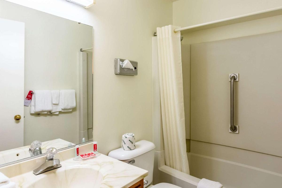 Econo Lodge East Staunton photo 8